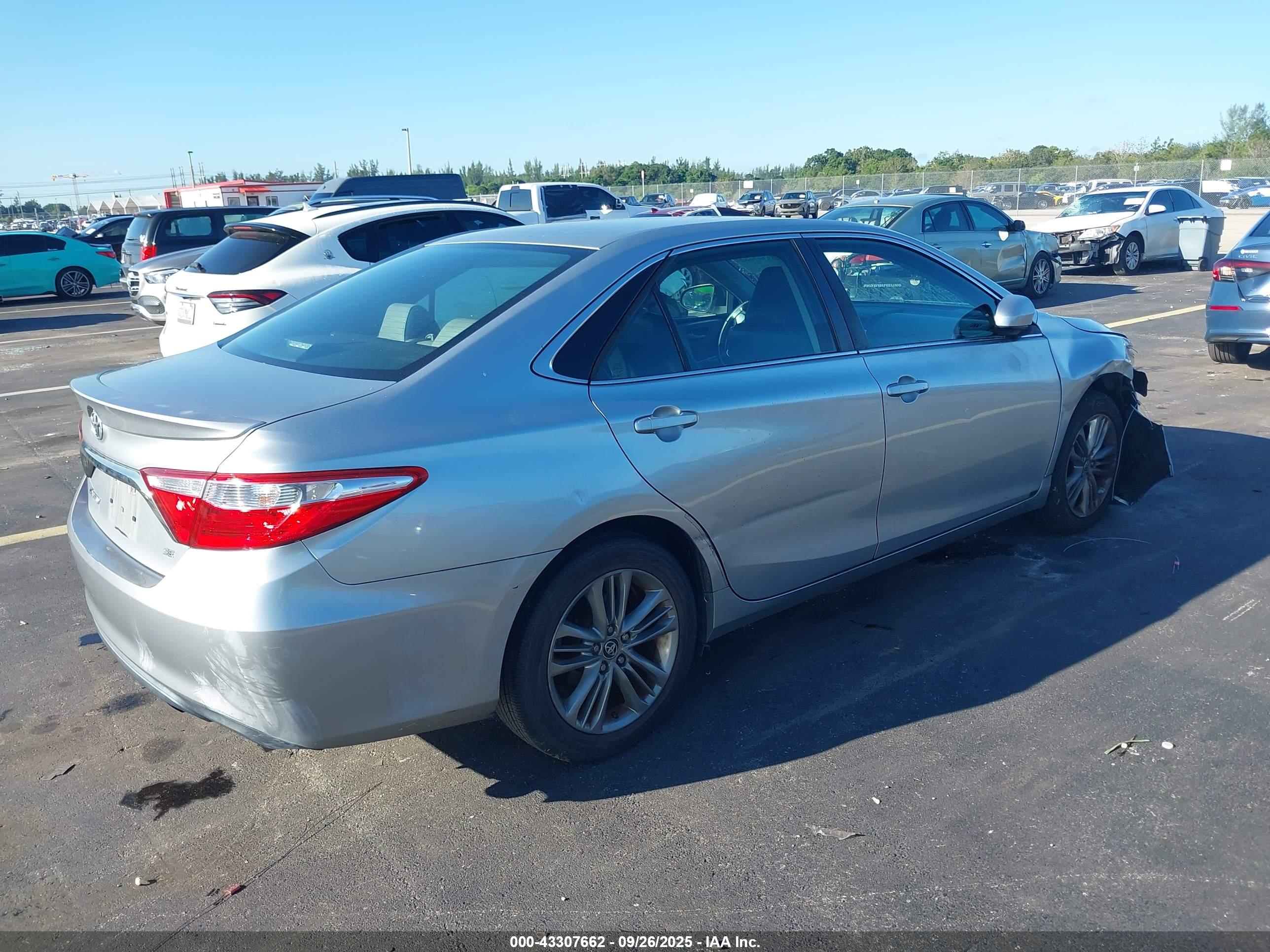TOYOTA CAMRY image 4
