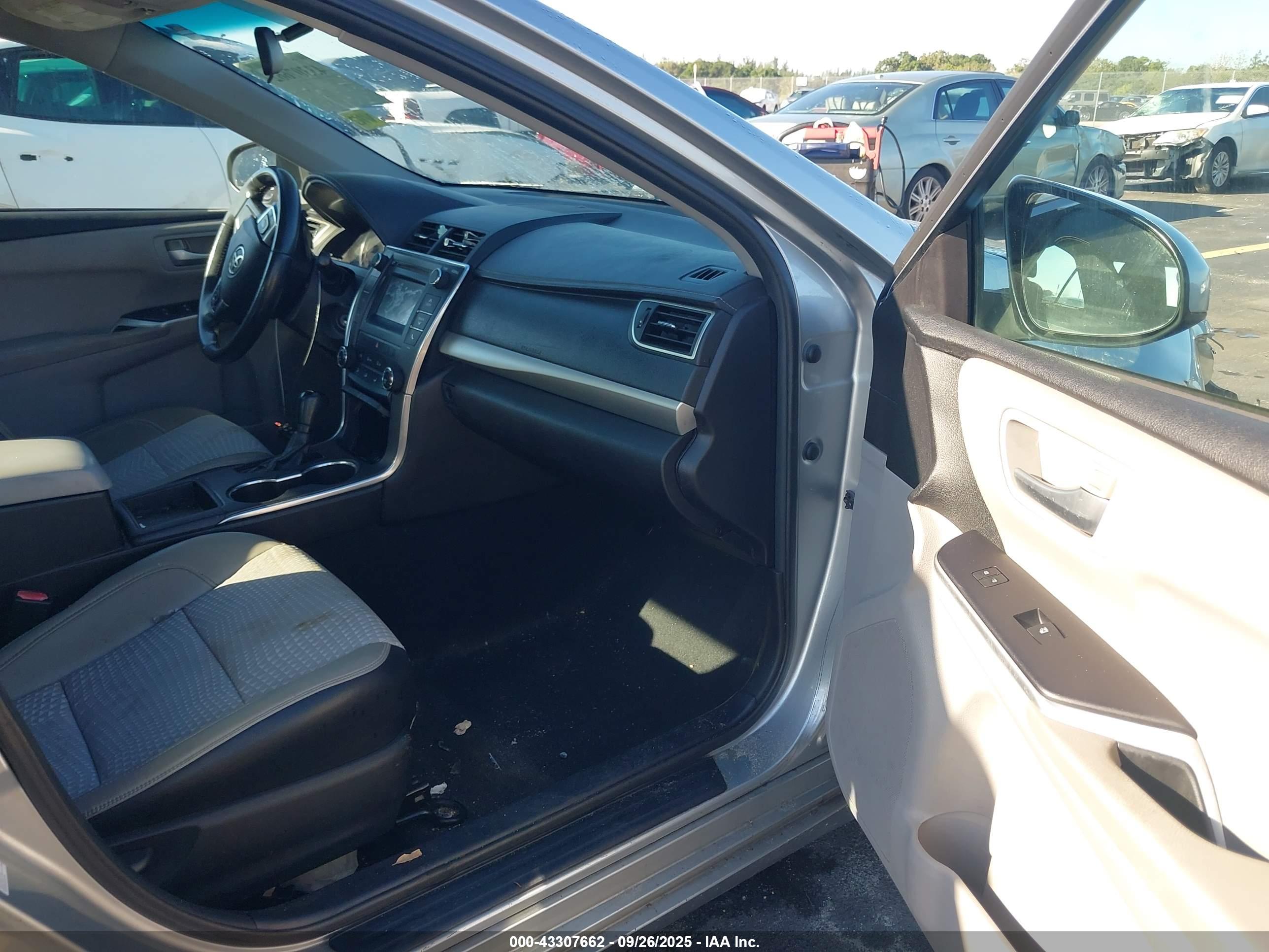 TOYOTA CAMRY image 5