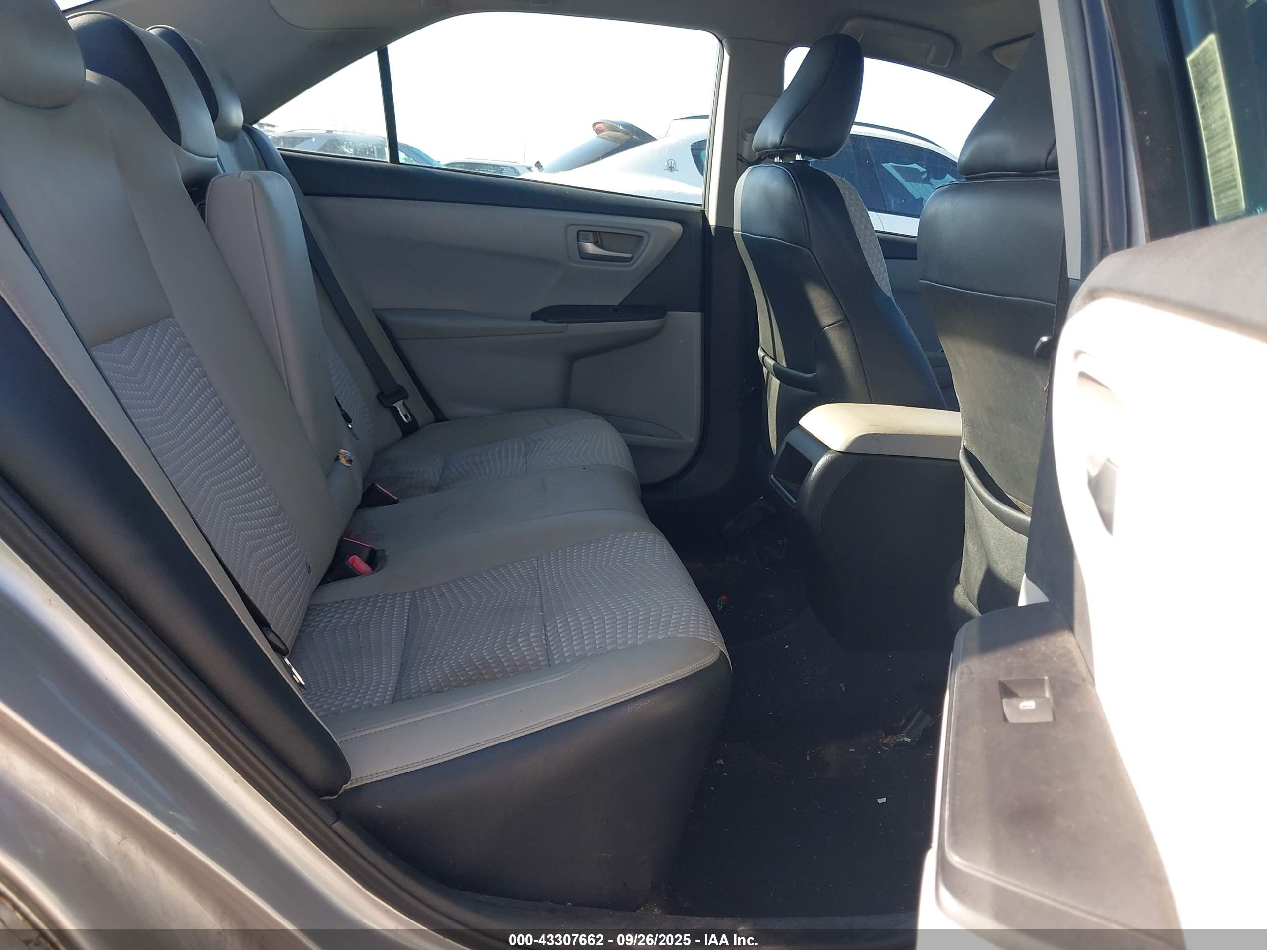 TOYOTA CAMRY image 8