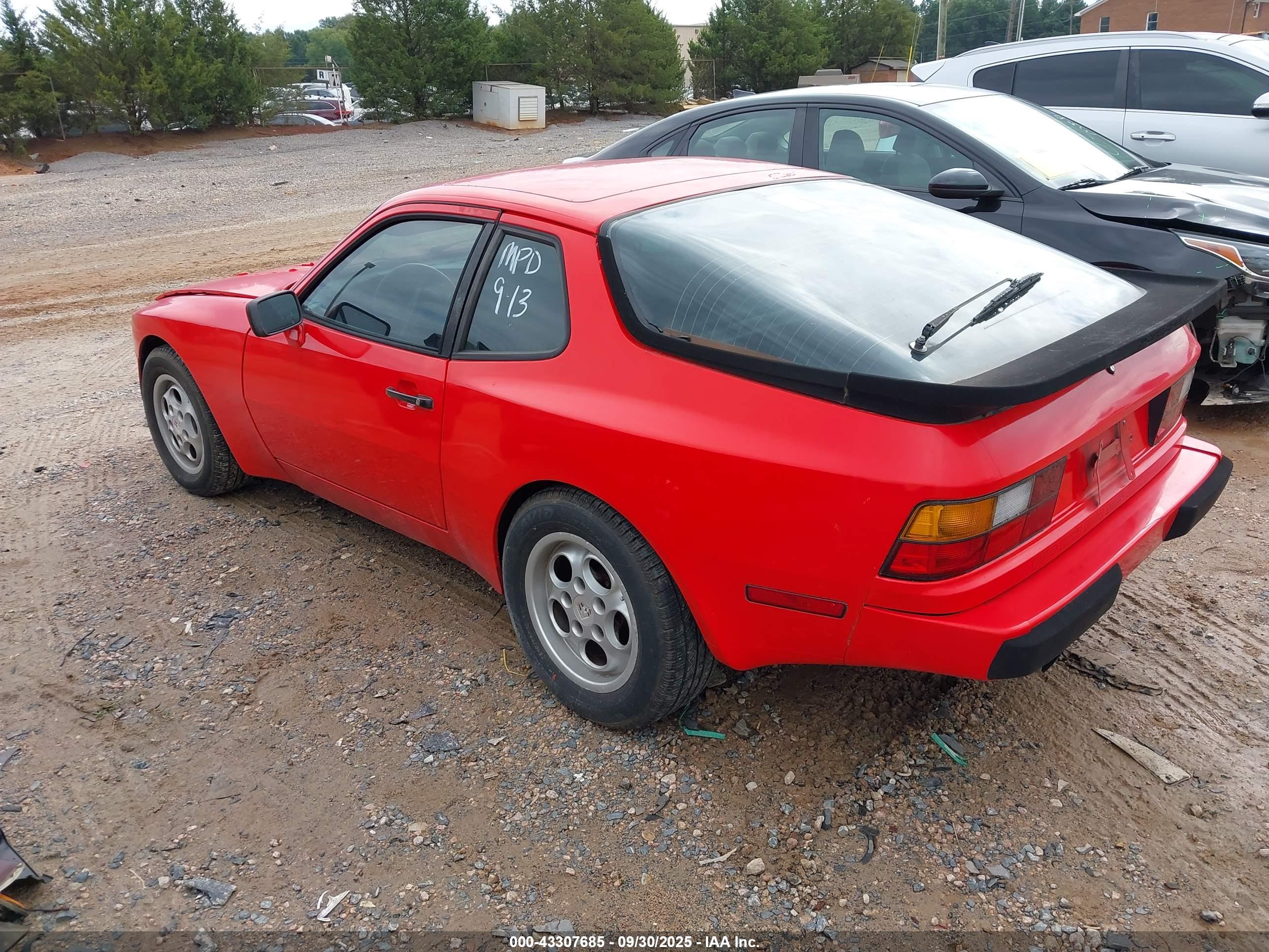PORSCHE 944 image 3