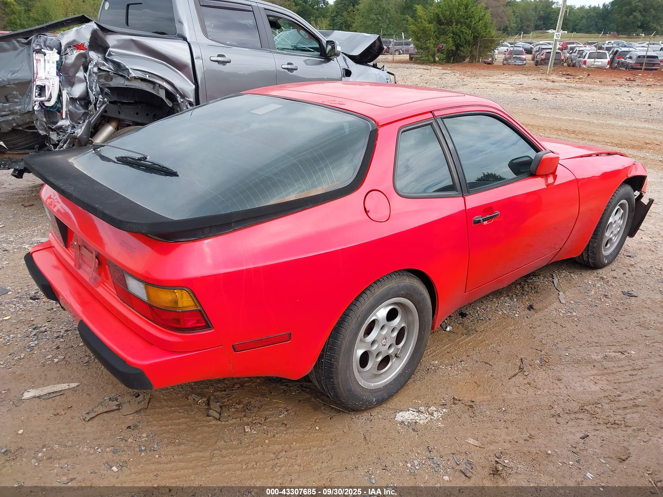 PORSCHE 944 image 4