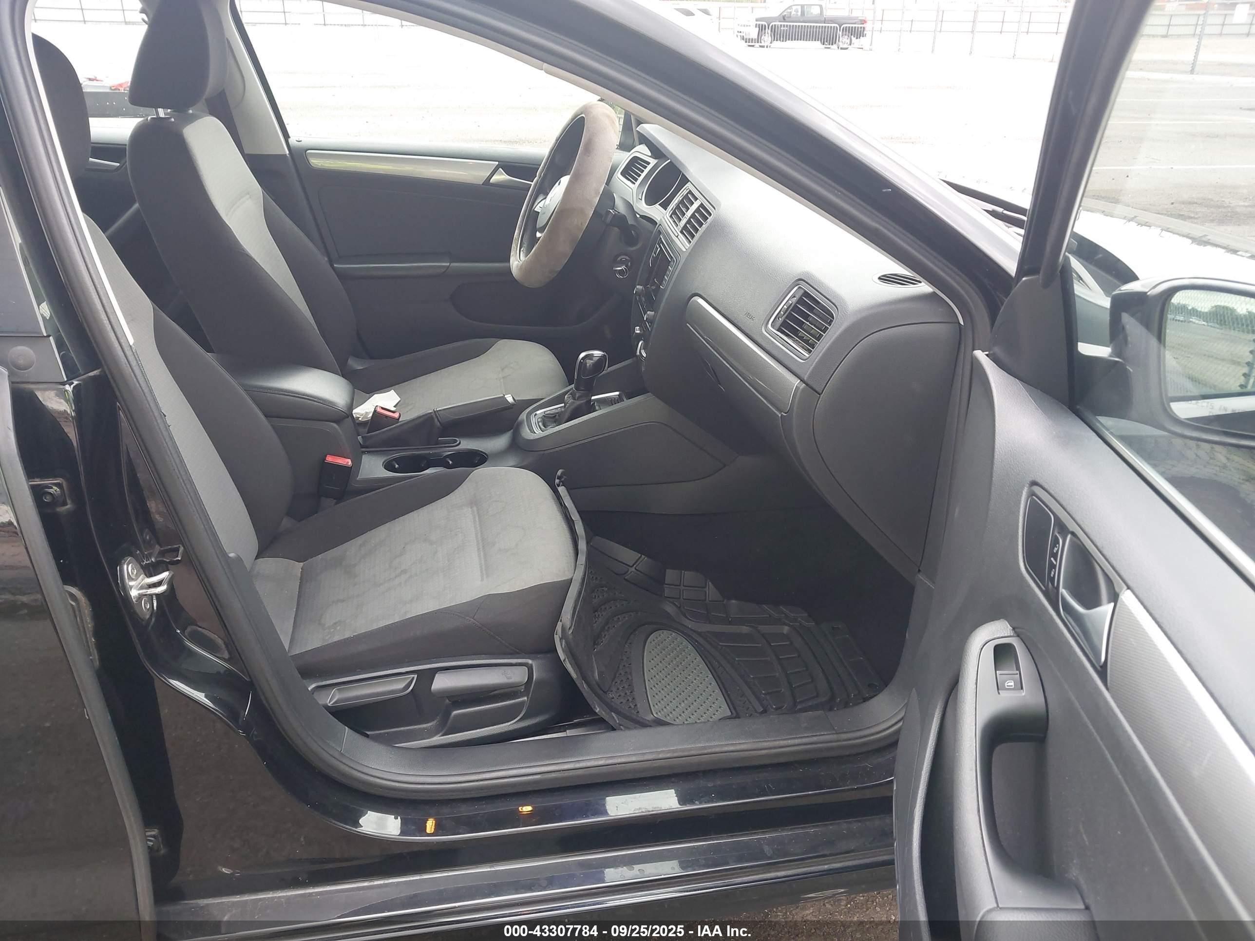 VOLKSWAGEN JETTA image 5