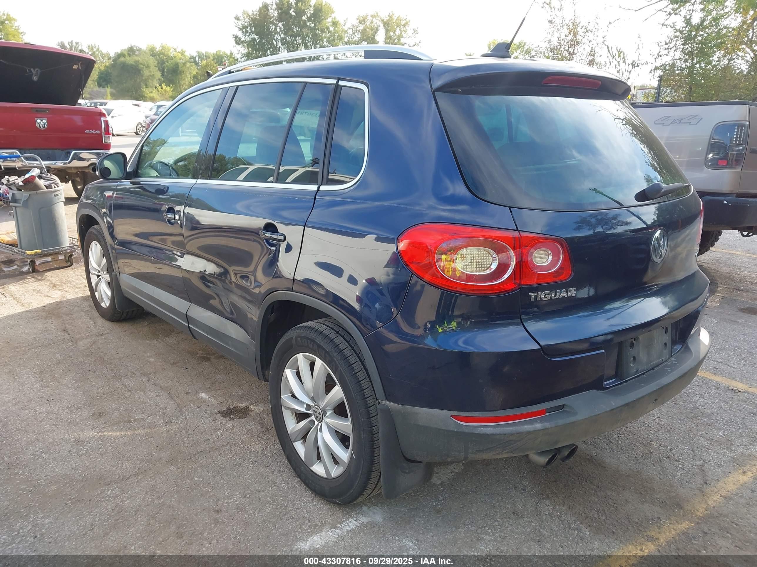 VOLKSWAGEN TIGUAN image 3