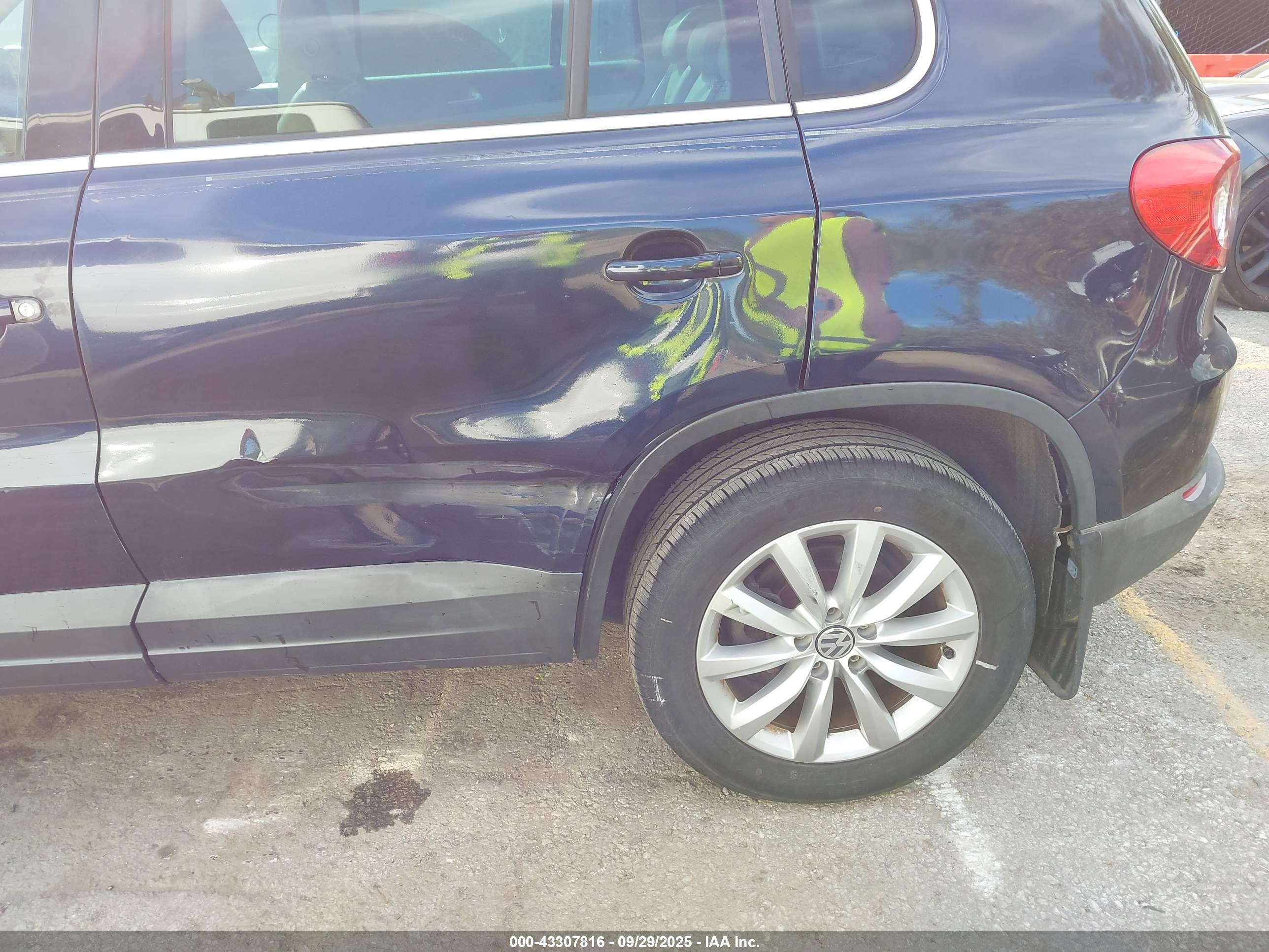 VOLKSWAGEN TIGUAN image 6
