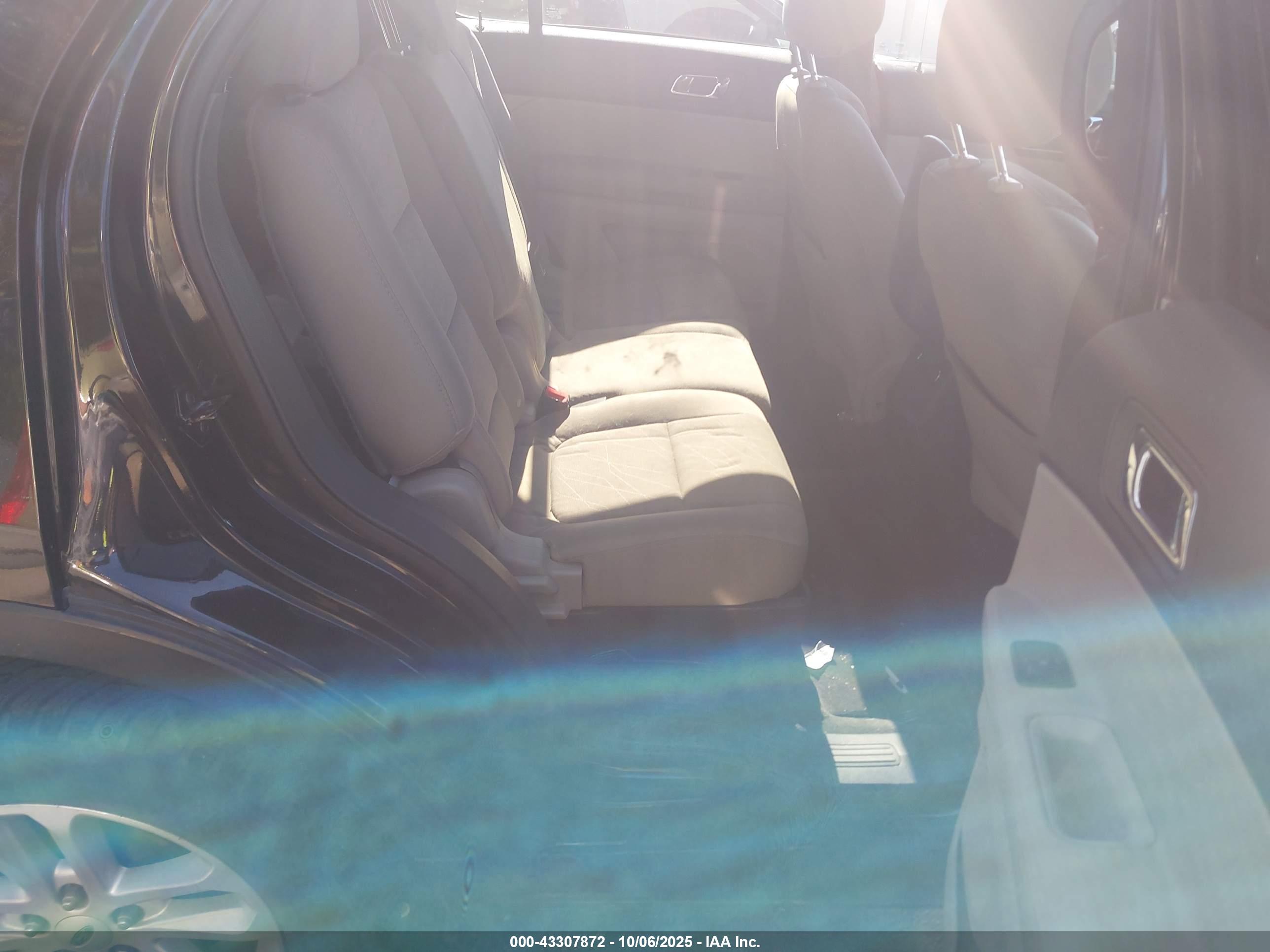 FORD EXPLORER image 8