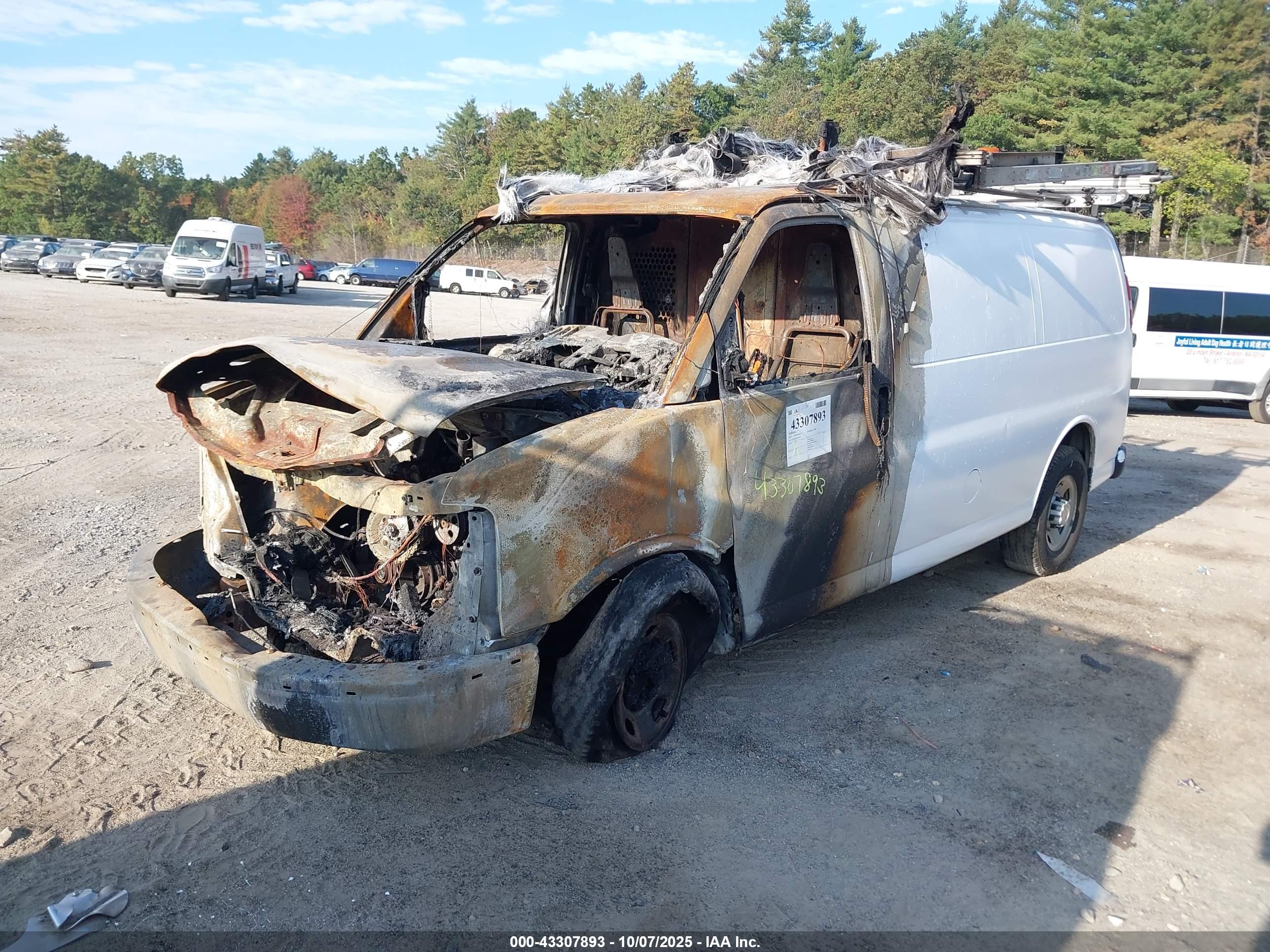 CHEVROLET EXPRESS image 2