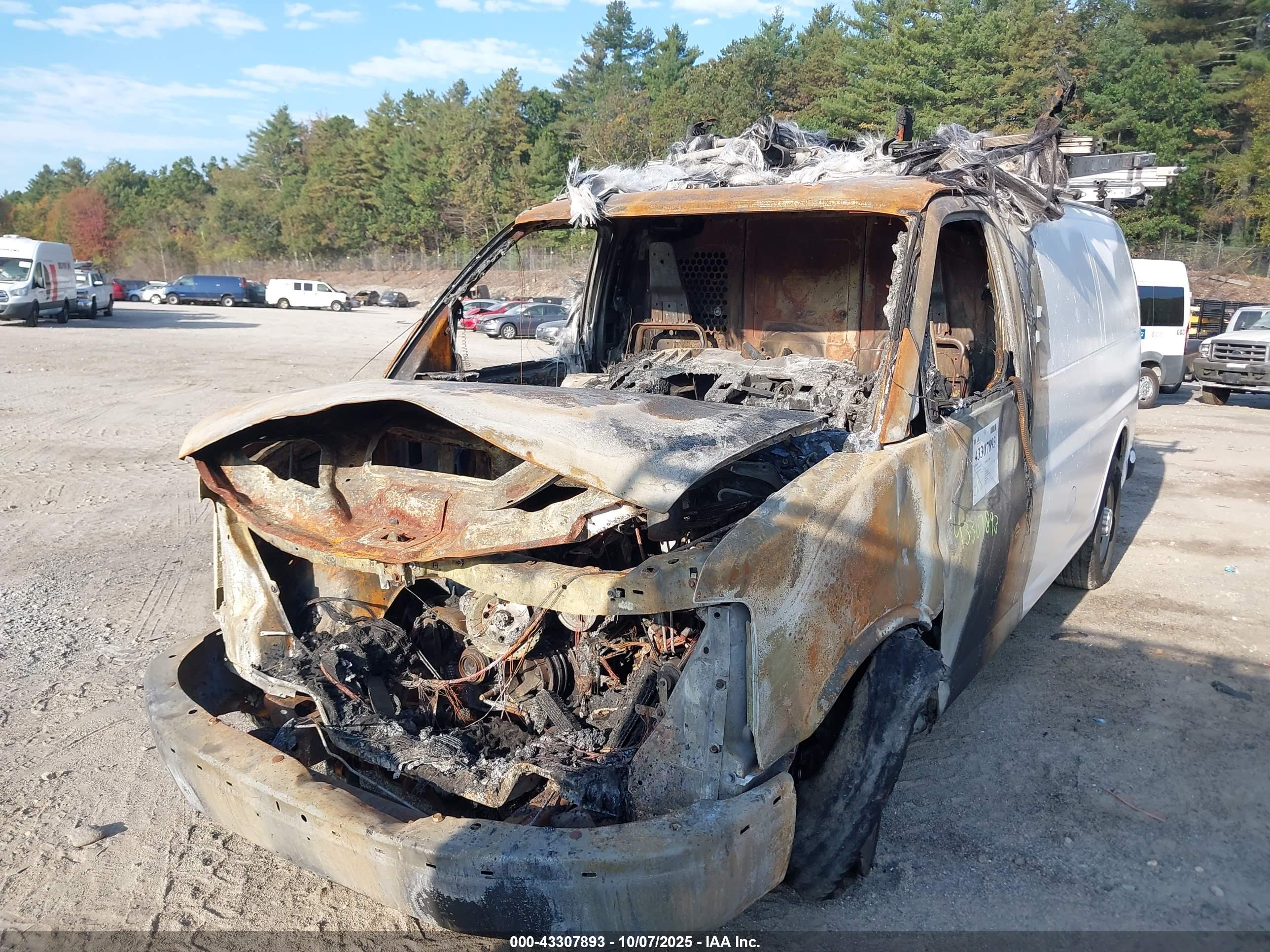 CHEVROLET EXPRESS image 6