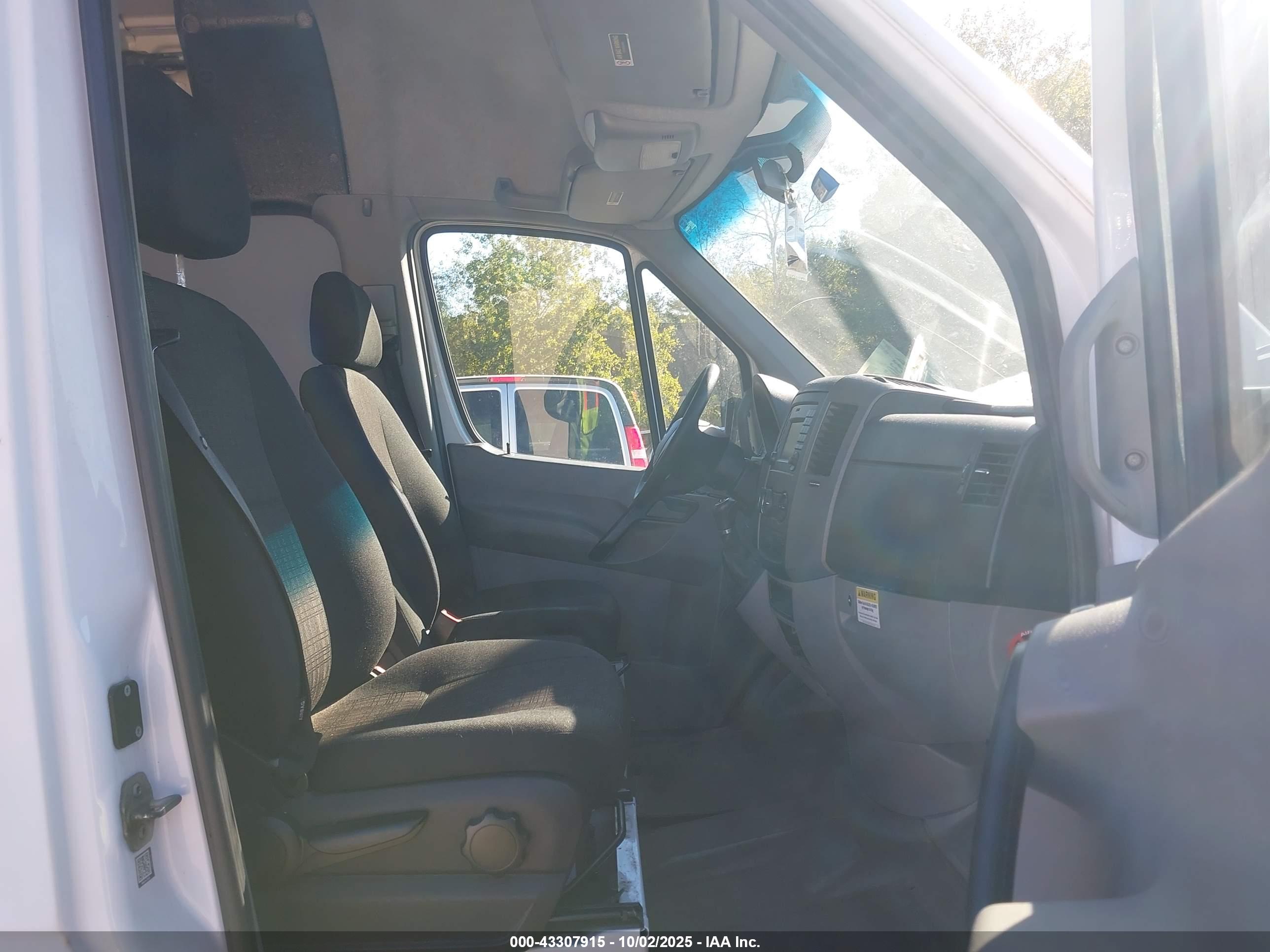 MERCEDES-BENZ SPRINTER image 5