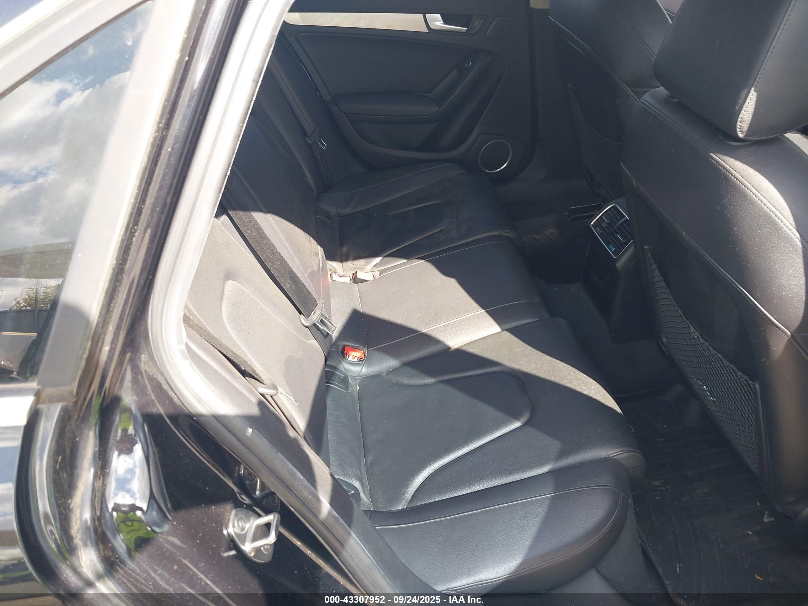 AUDI A4 image 8