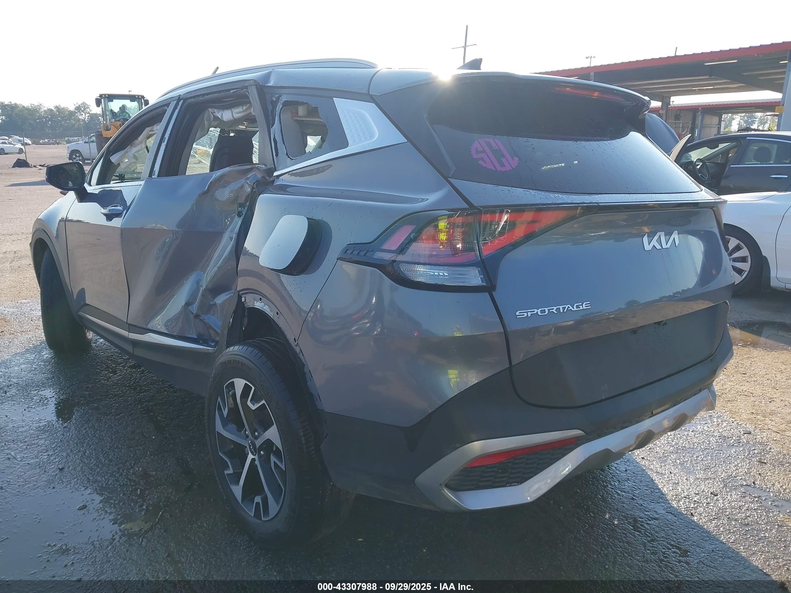 KIA SPORTAGE image 3