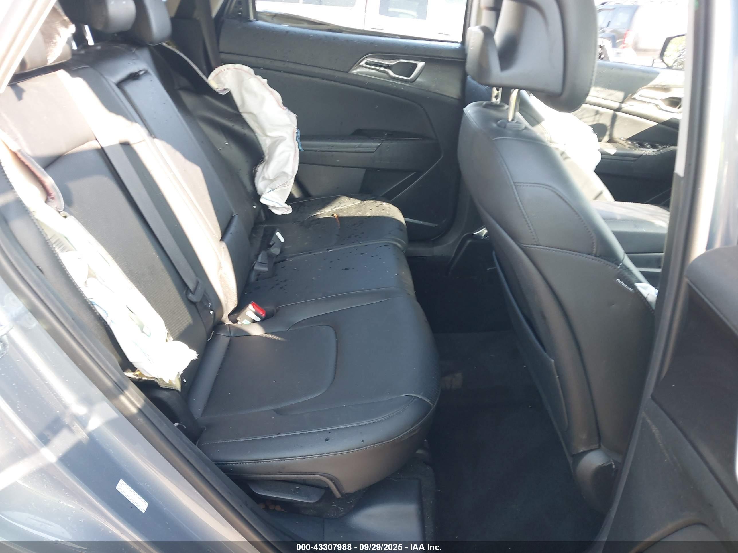 KIA SPORTAGE image 8