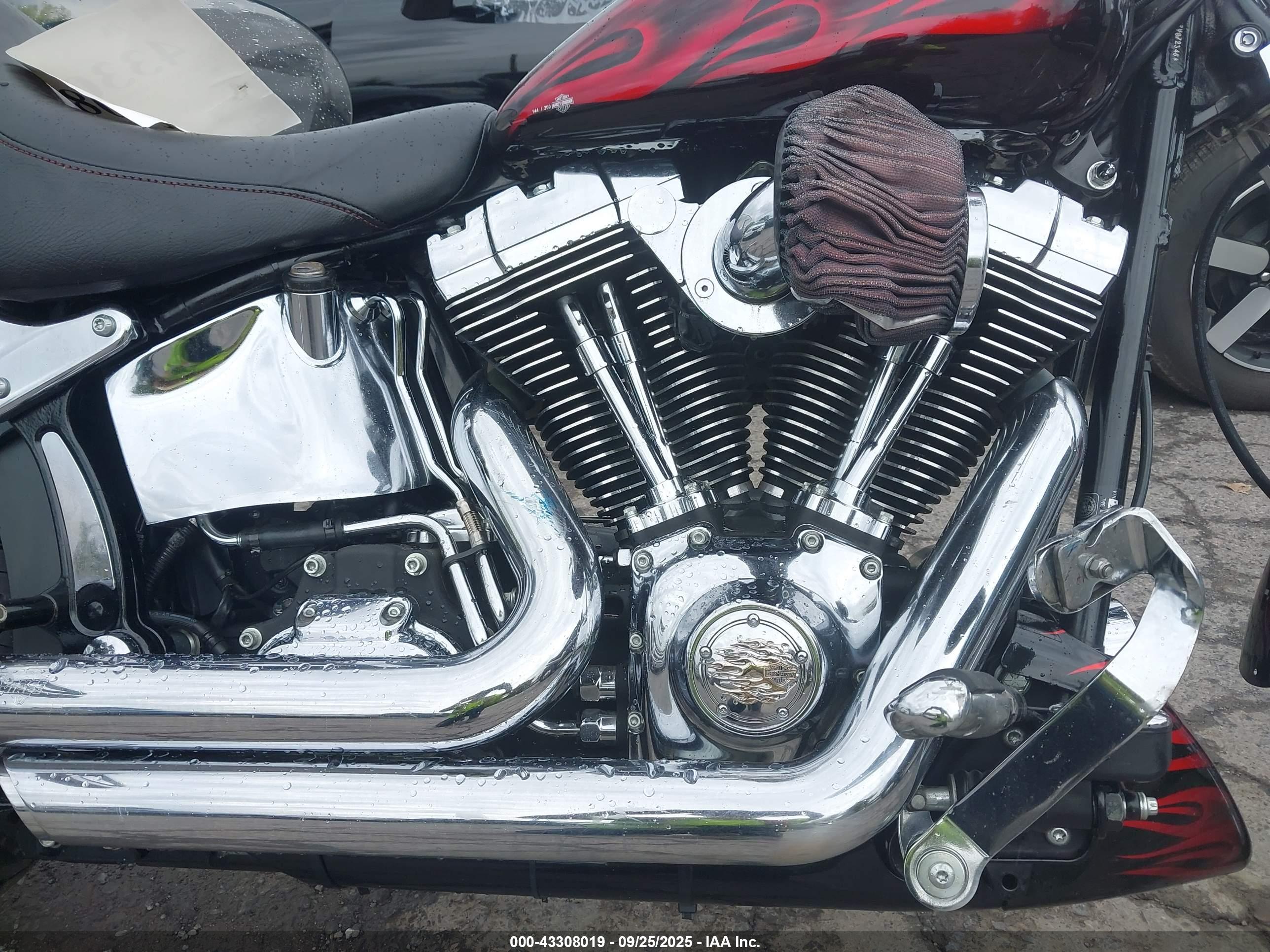 HARLEY-DAVIDSON FXST image 8