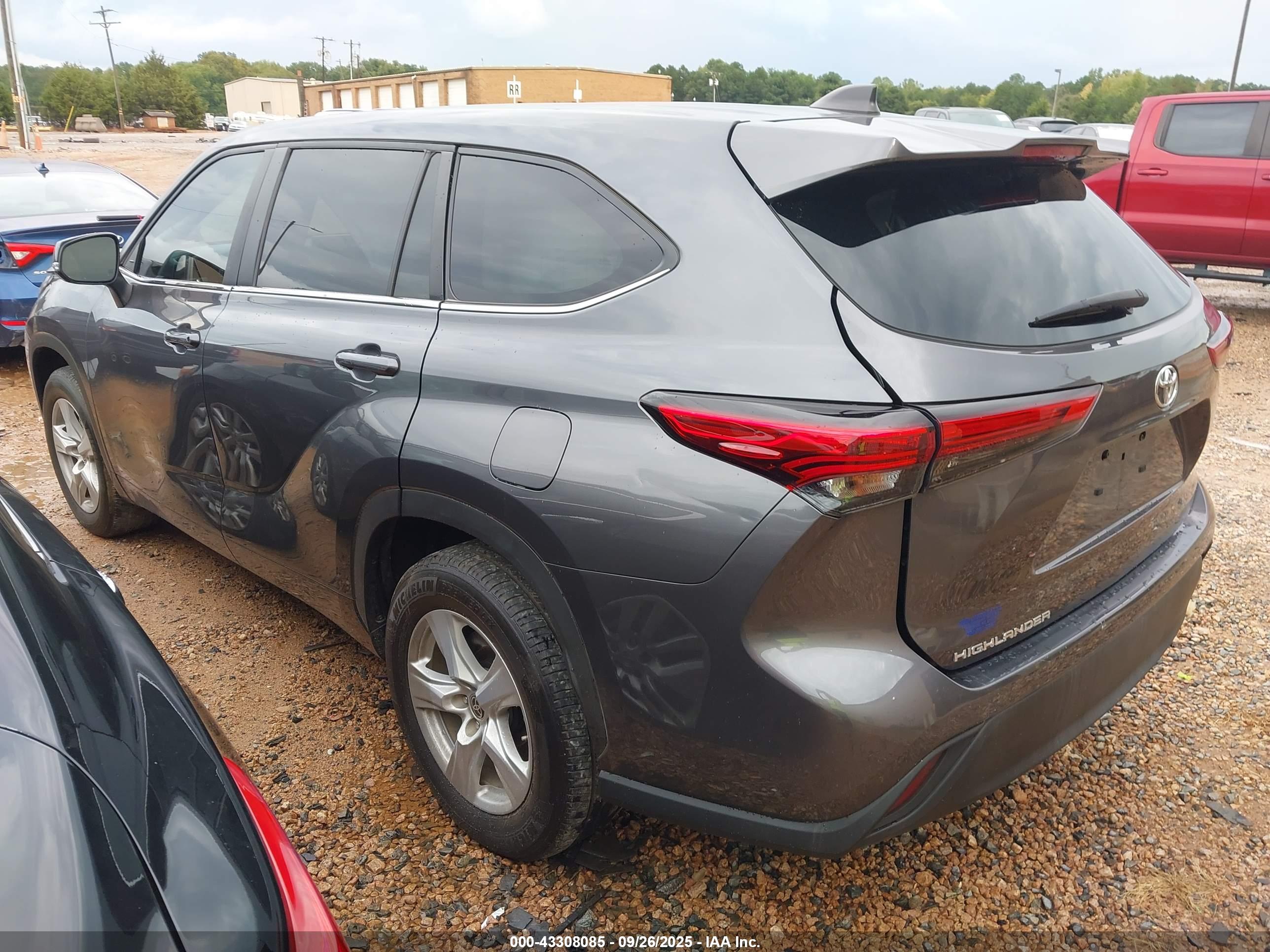 TOYOTA HIGHLANDER image 3