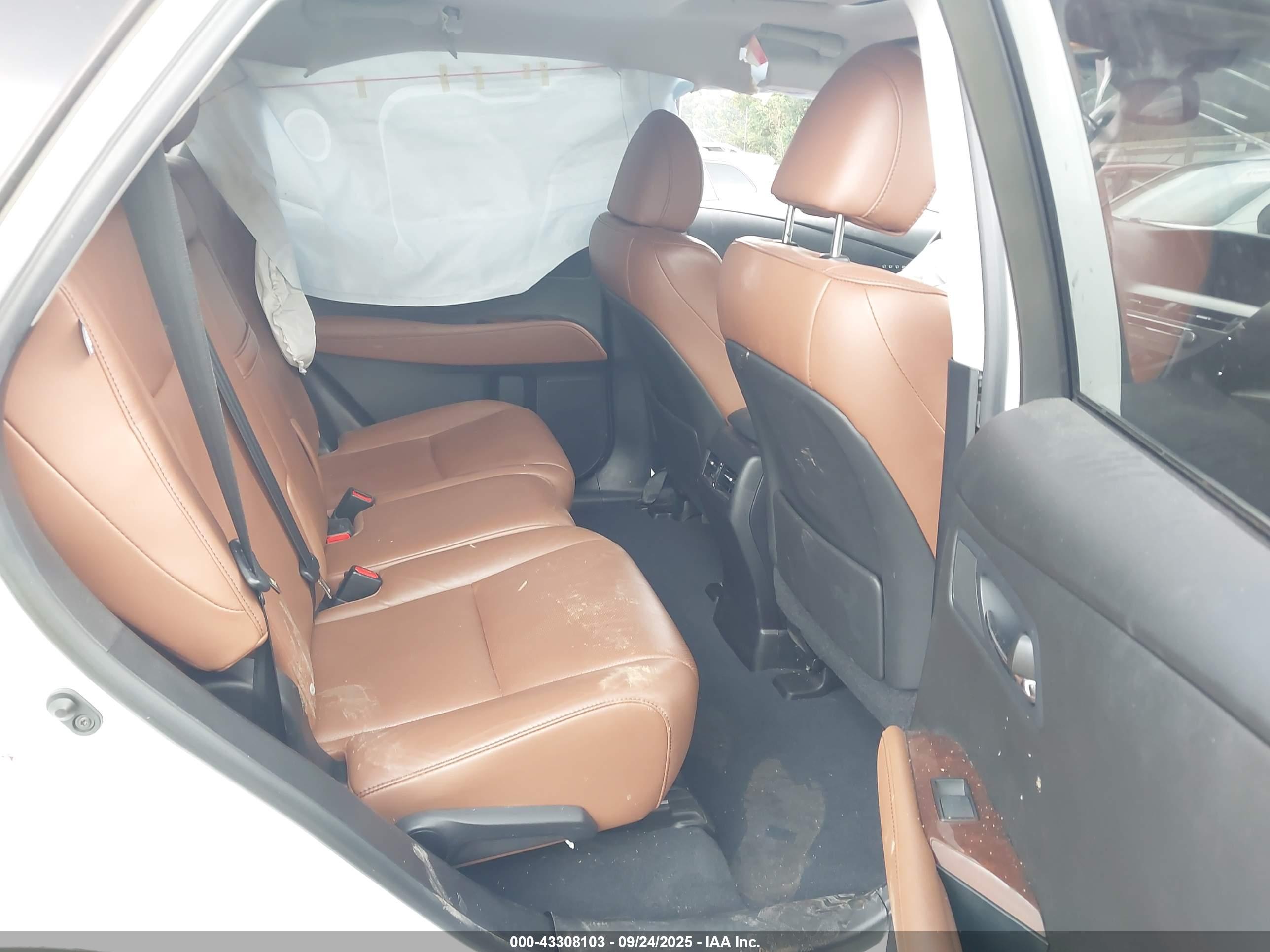LEXUS RX image 8