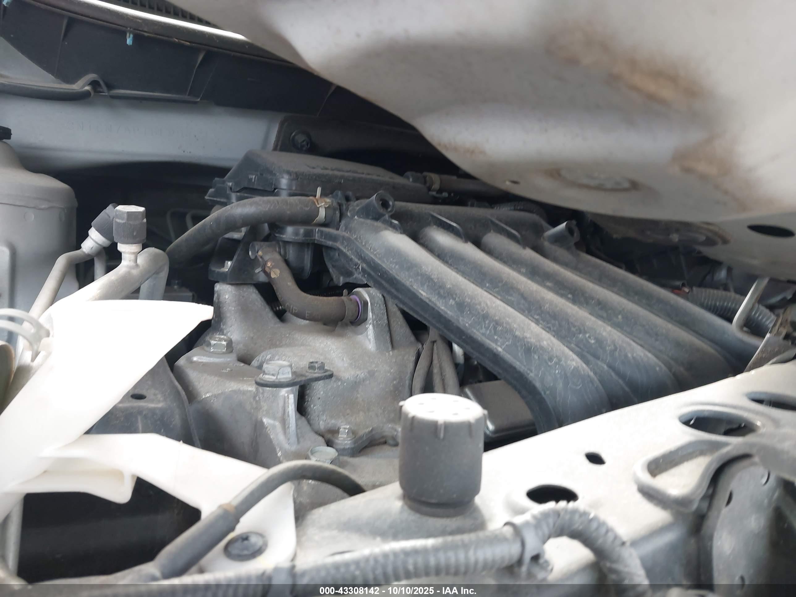 NISSAN VERSA image 10