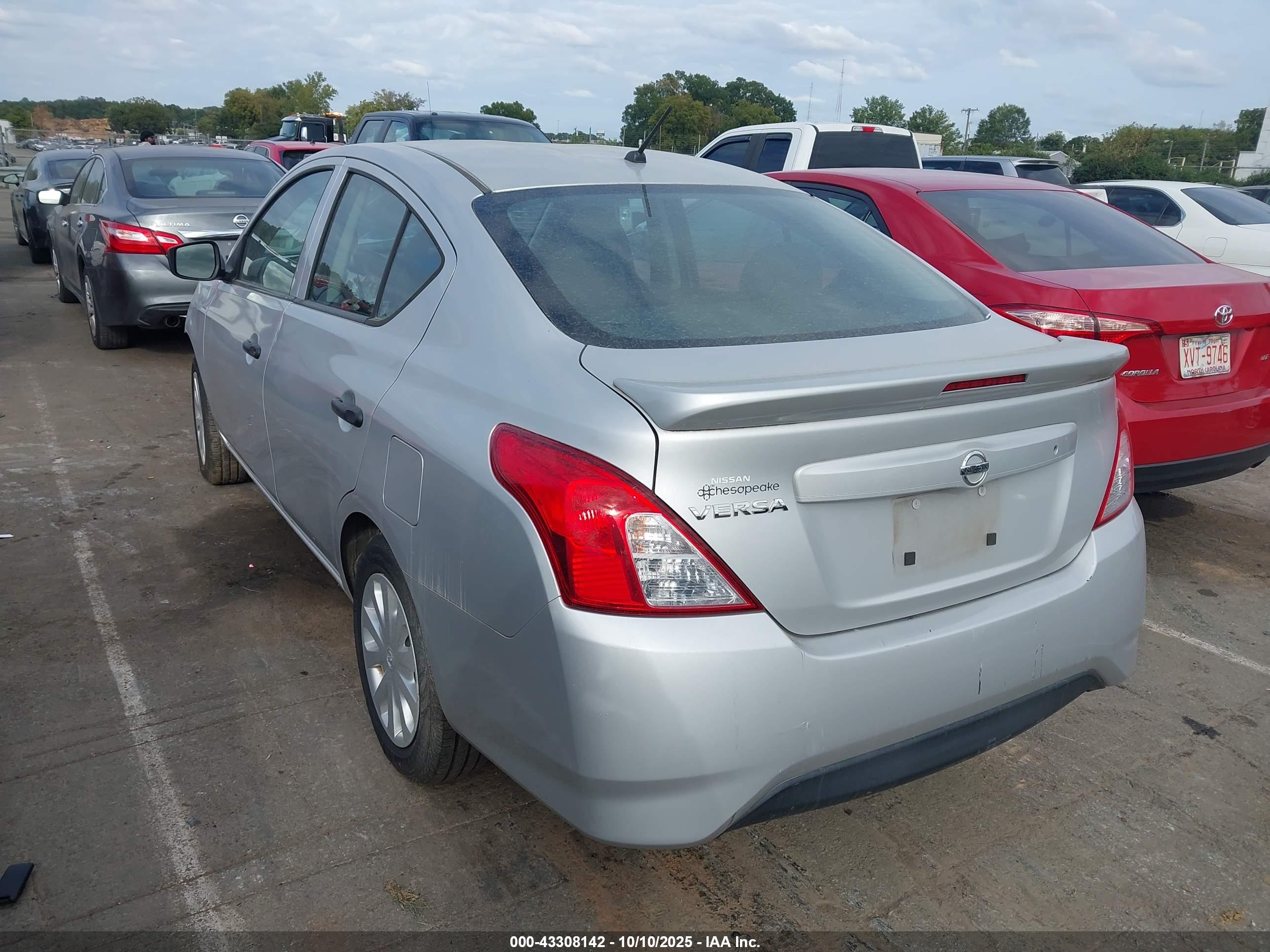 NISSAN VERSA image 3