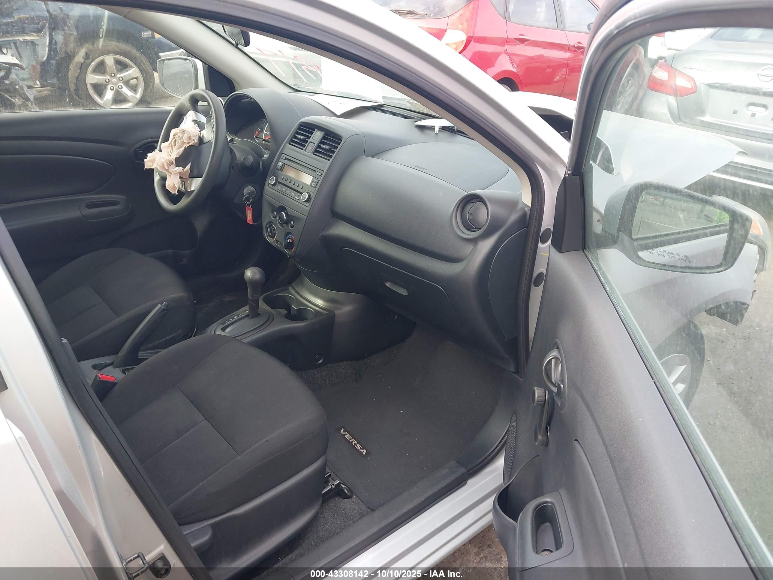 NISSAN VERSA image 5