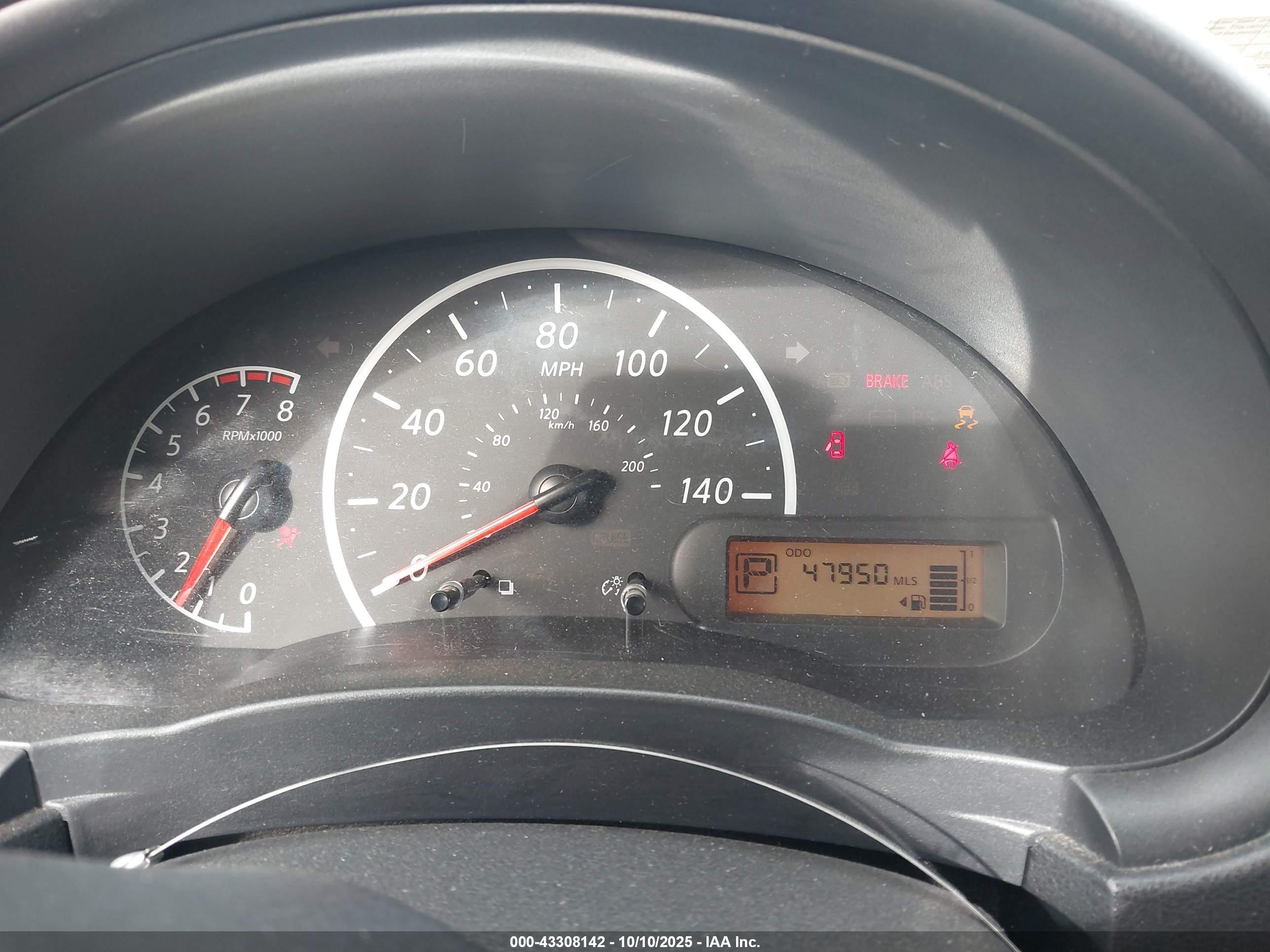 NISSAN VERSA image 7