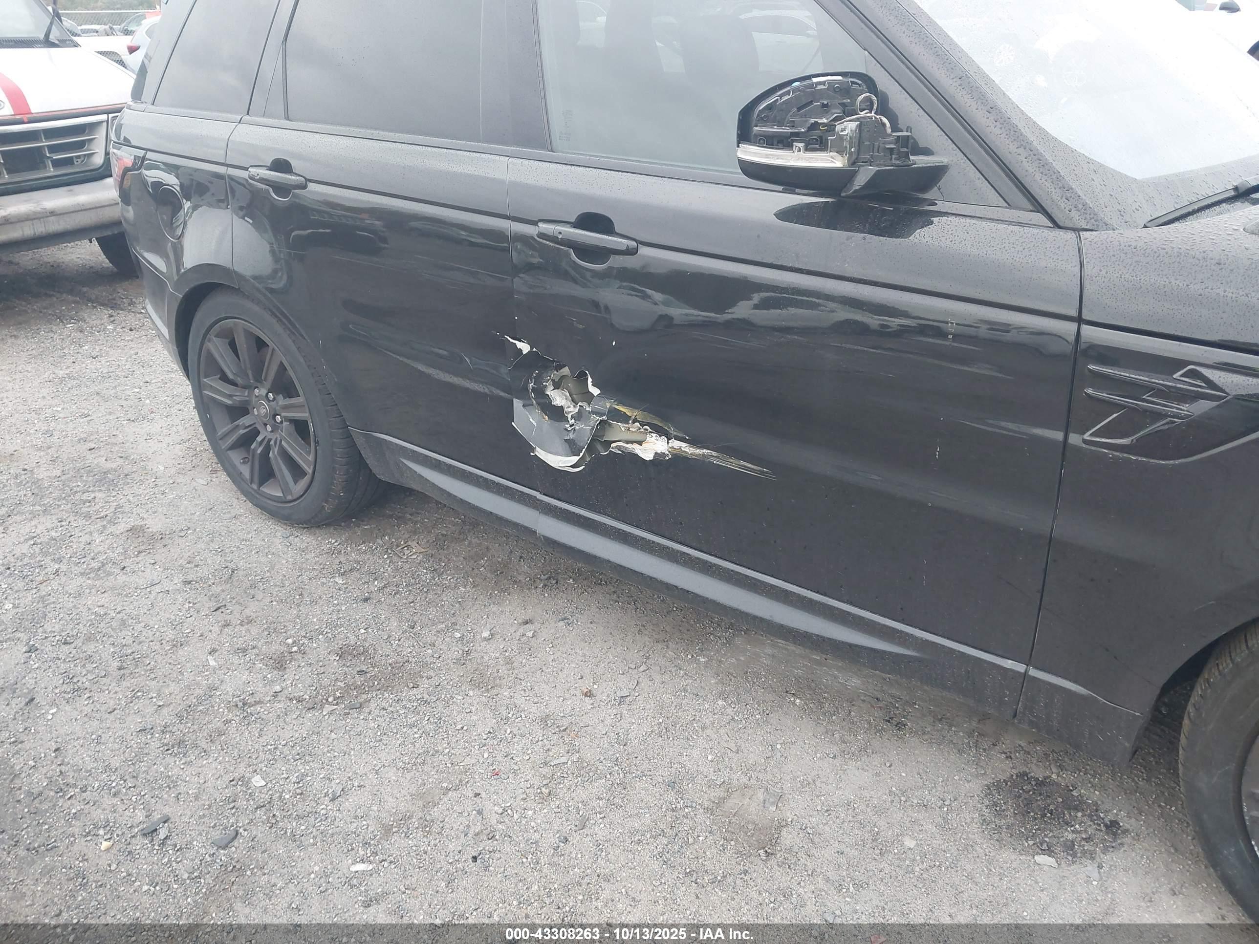 LAND ROVER image 6