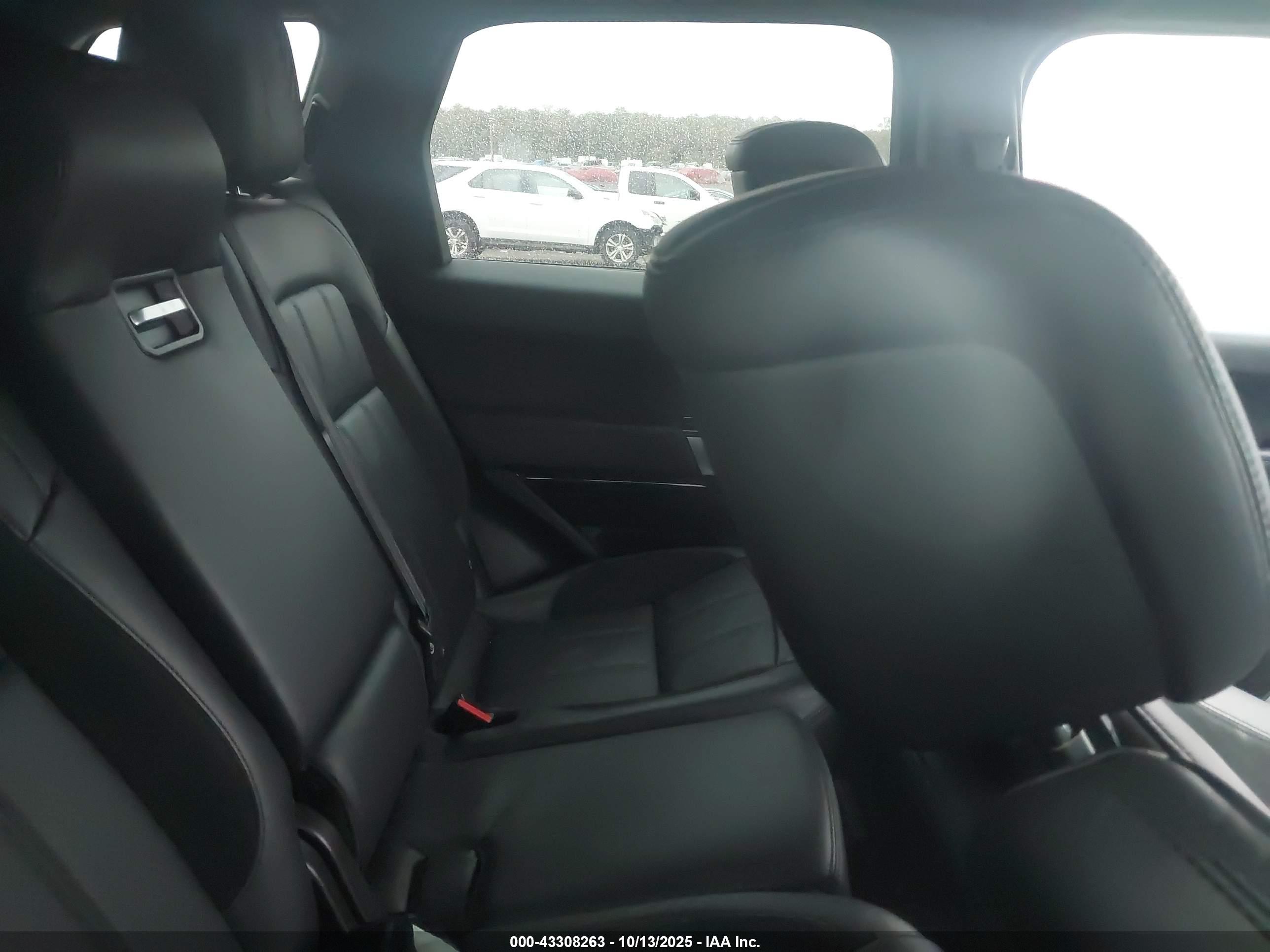 LAND ROVER image 8