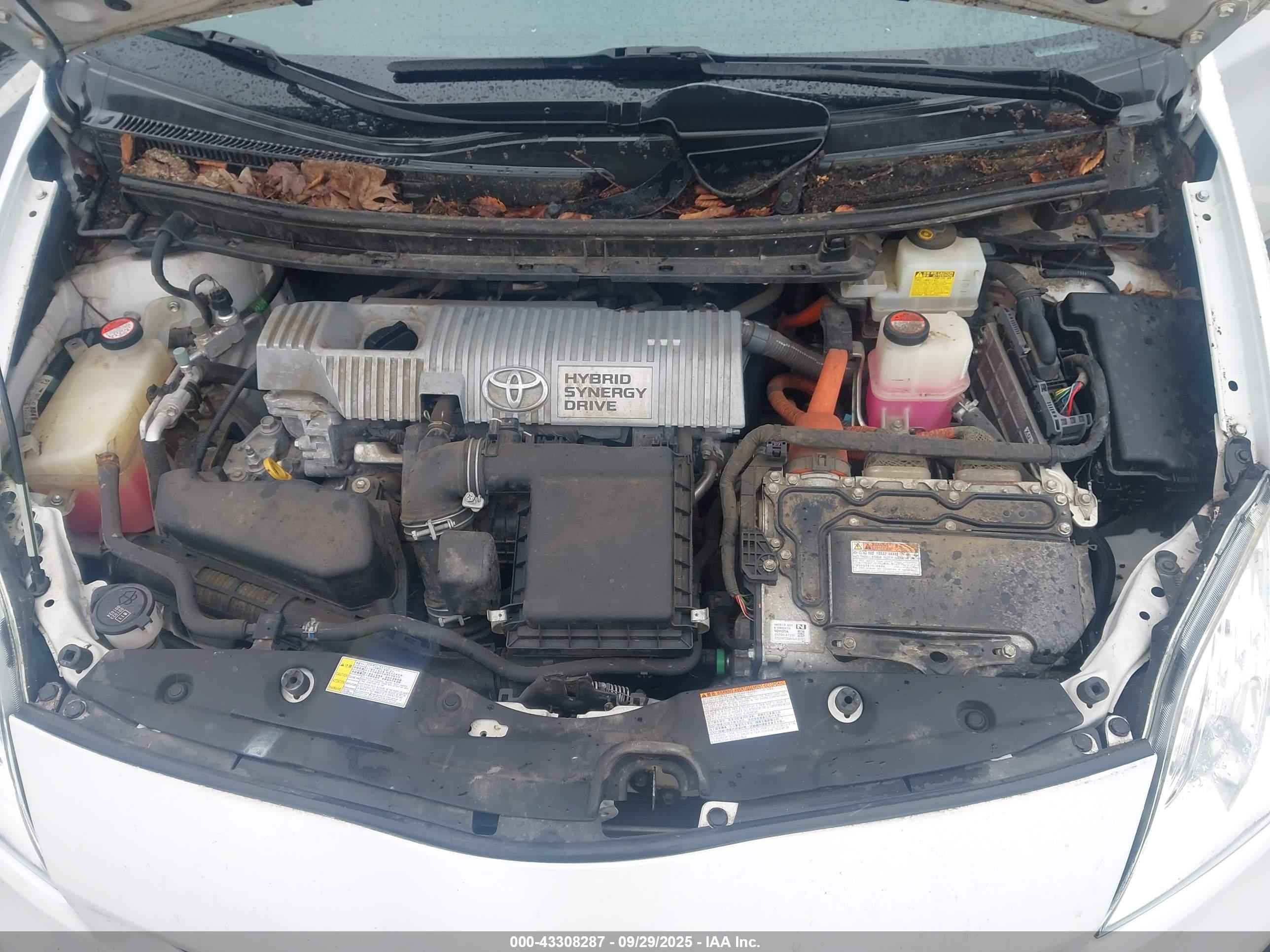 TOYOTA PRIUS image 10