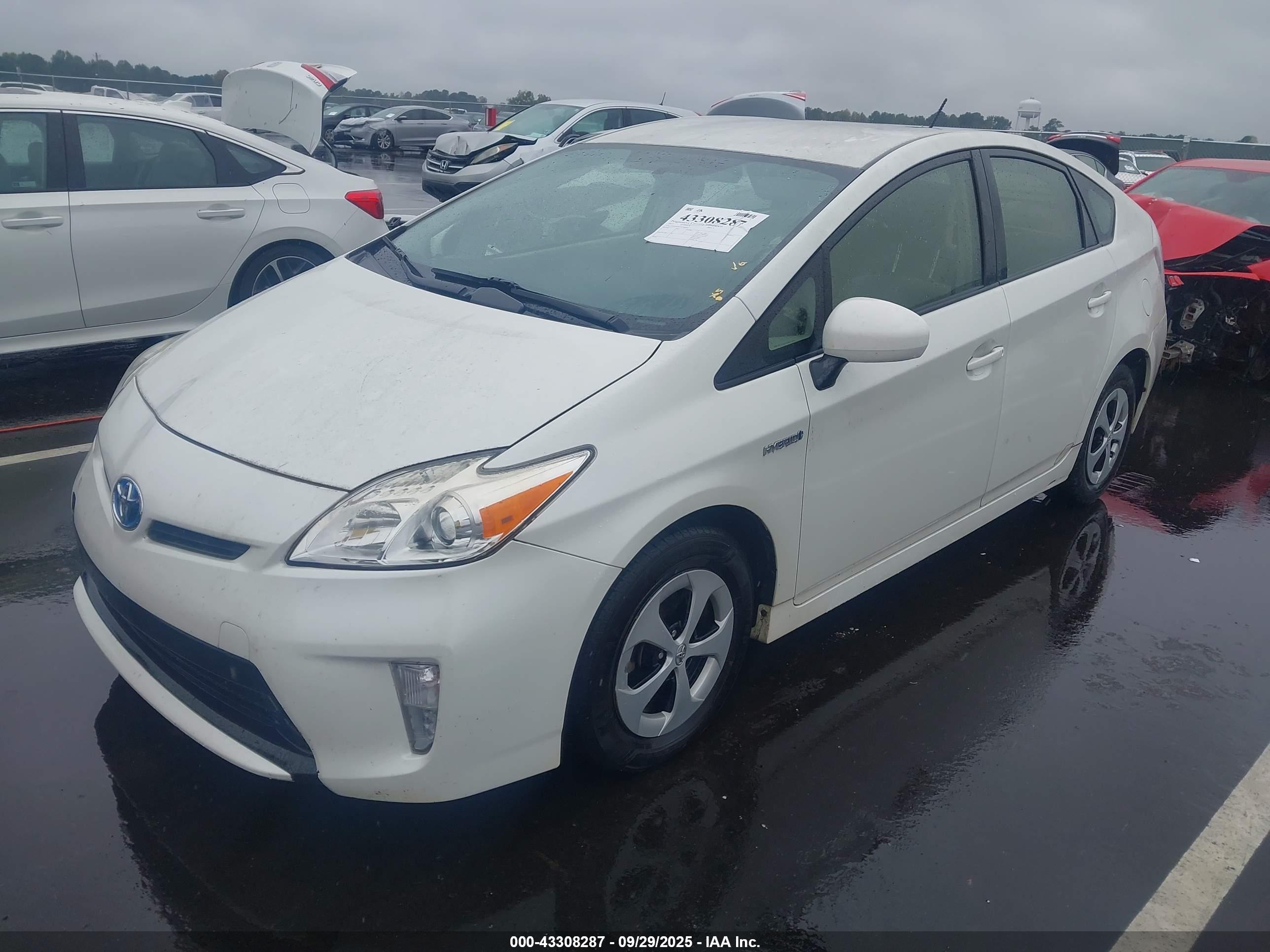 TOYOTA PRIUS image 2