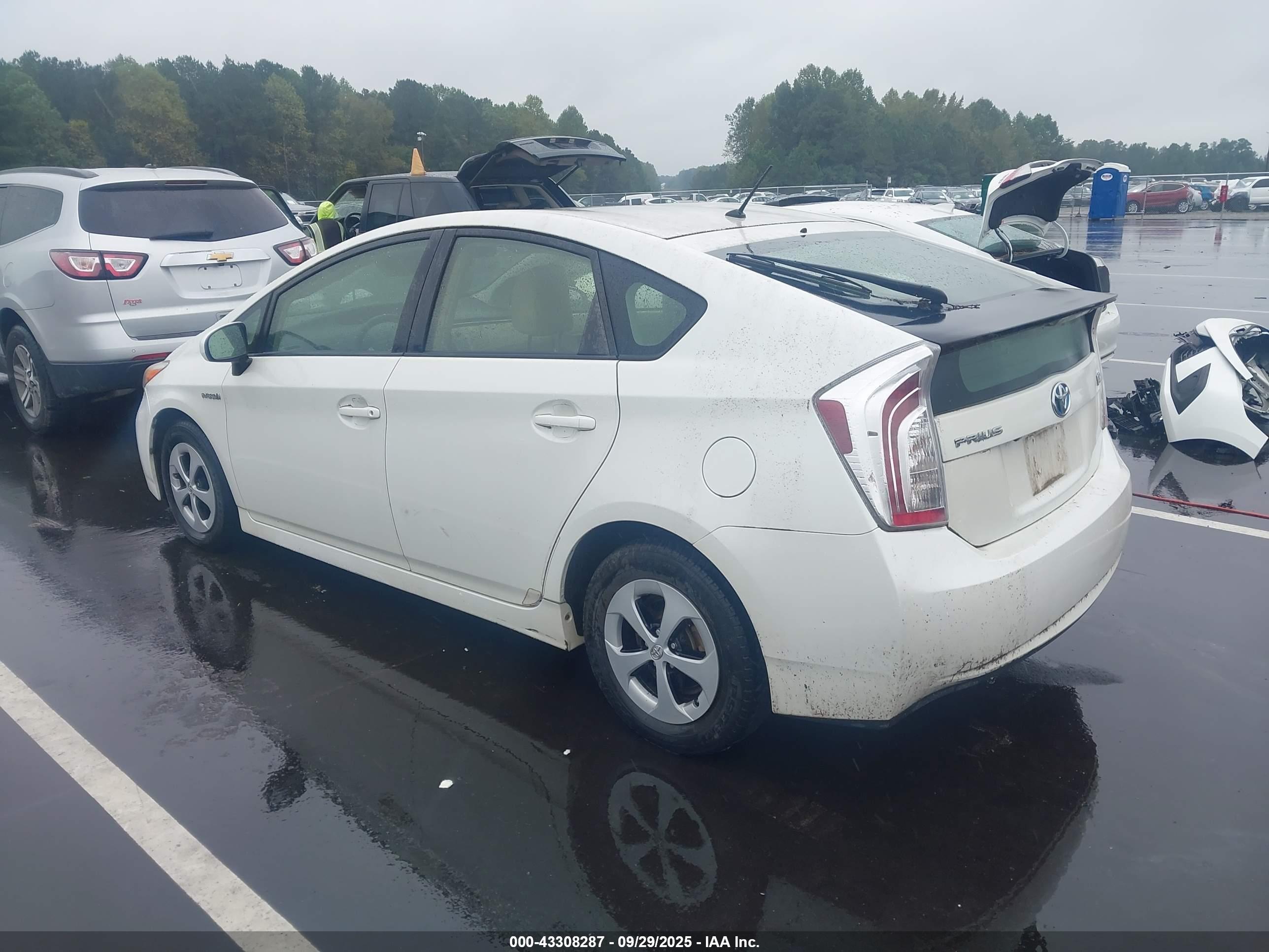TOYOTA PRIUS image 3