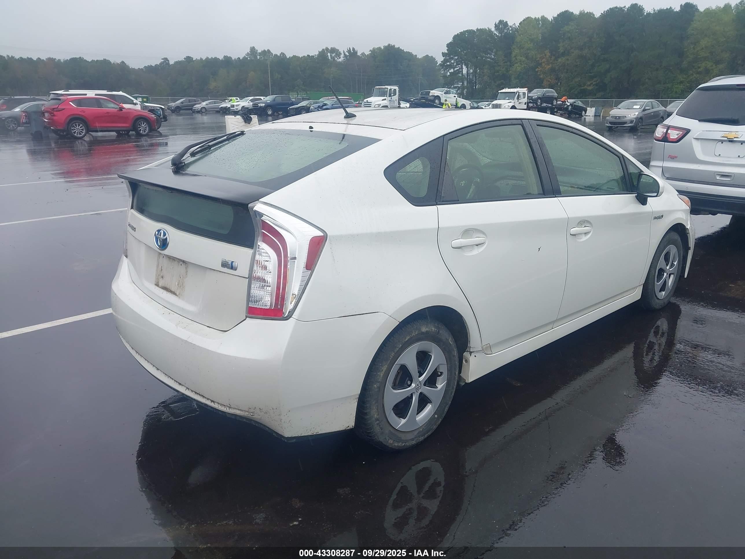 TOYOTA PRIUS image 4