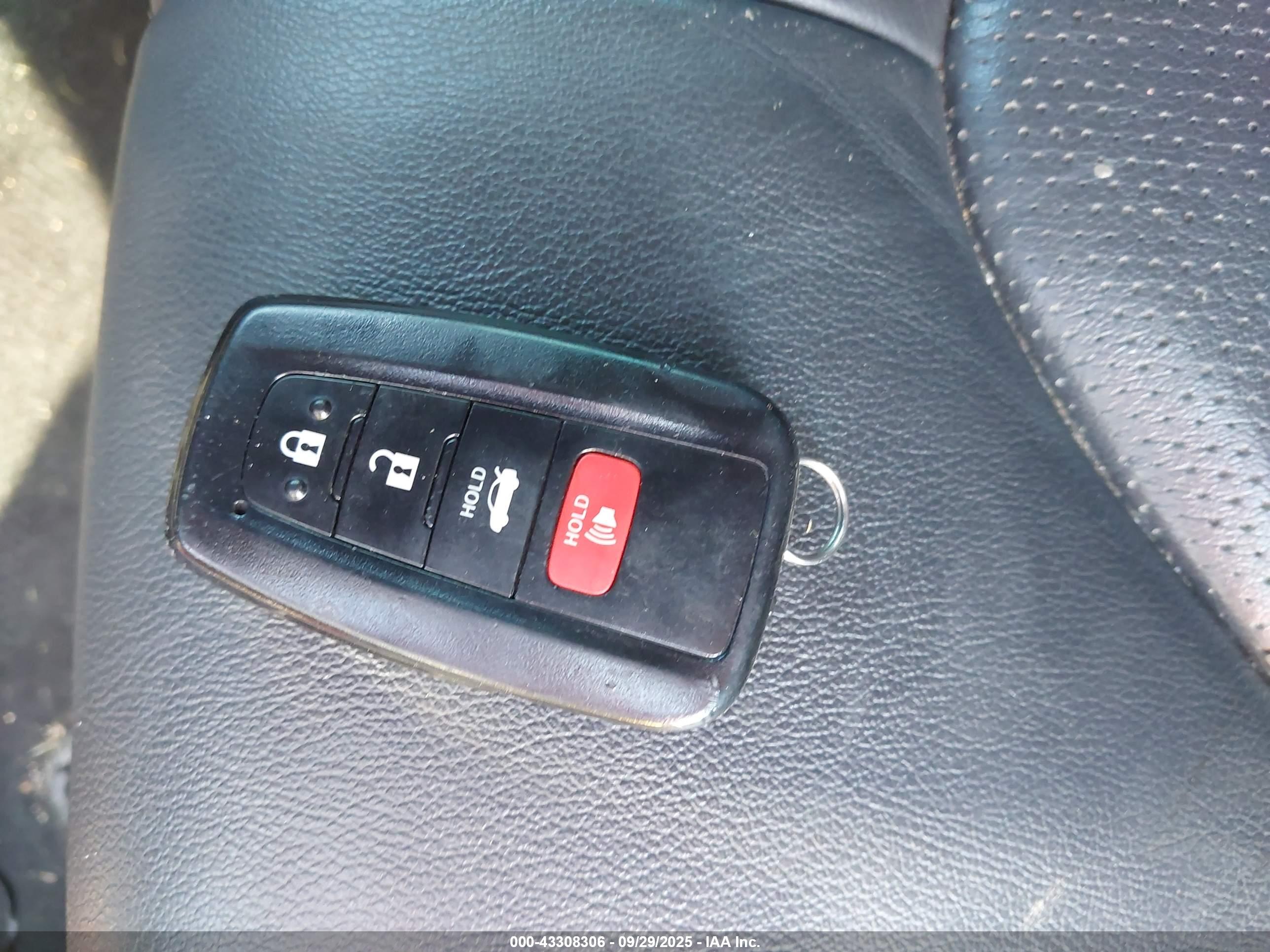 TOYOTA CAMRY image 11
