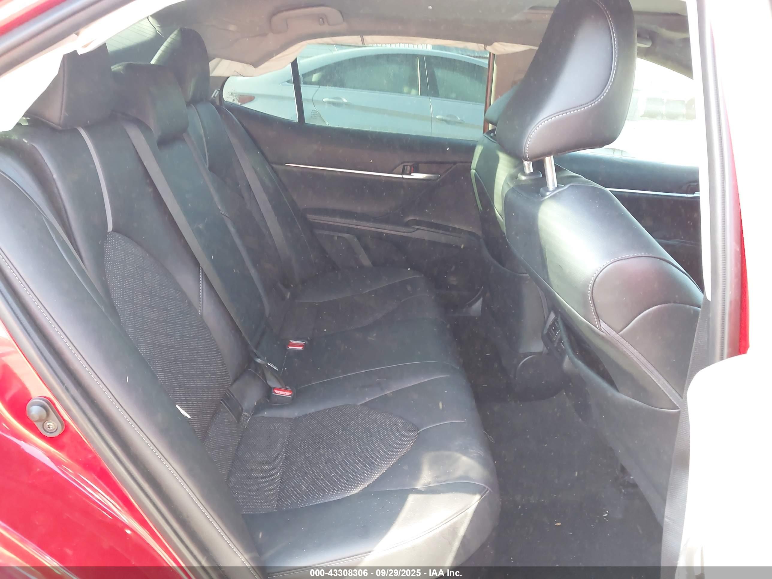 TOYOTA CAMRY image 8