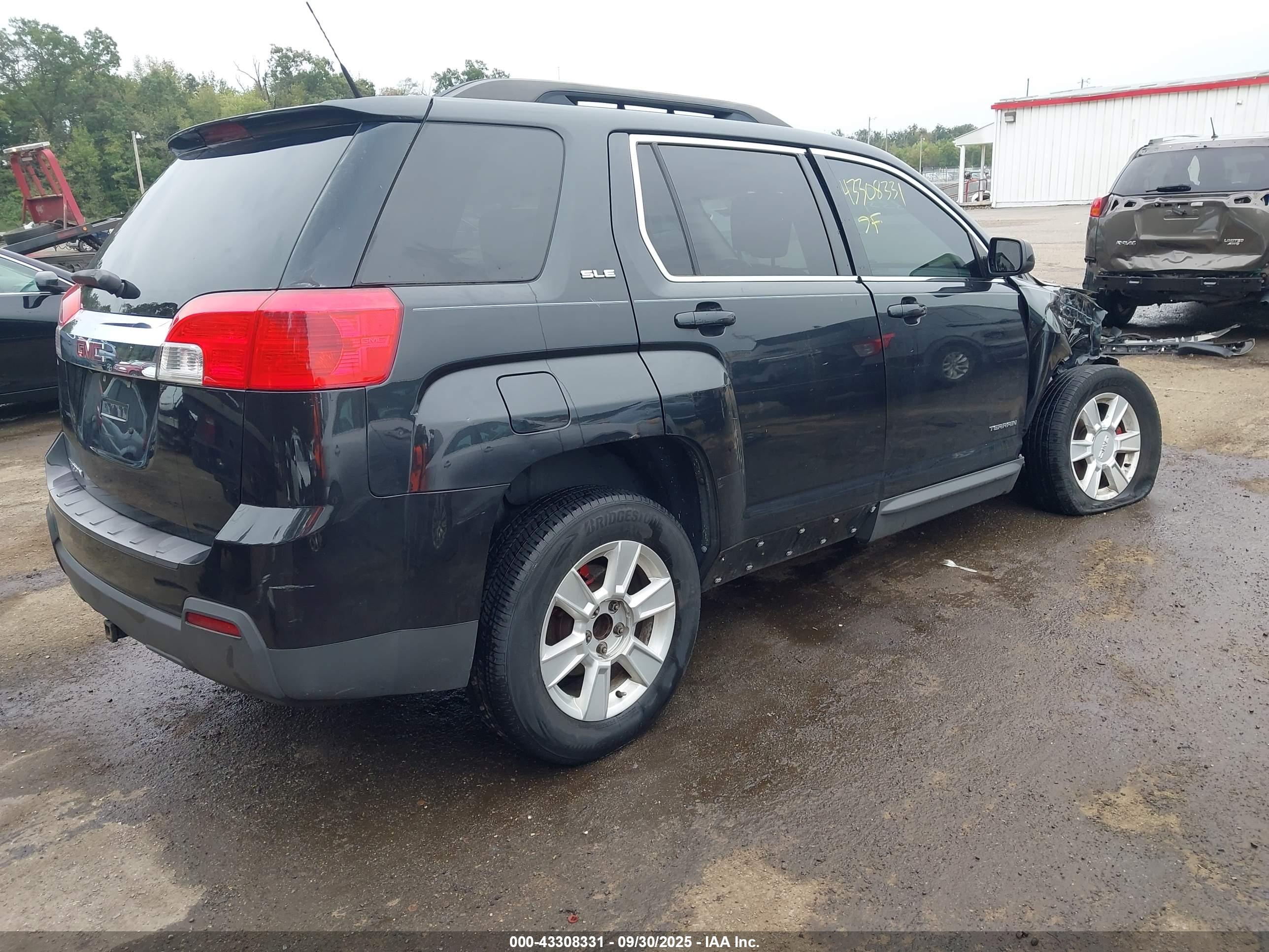 GMC TERRAIN image 4