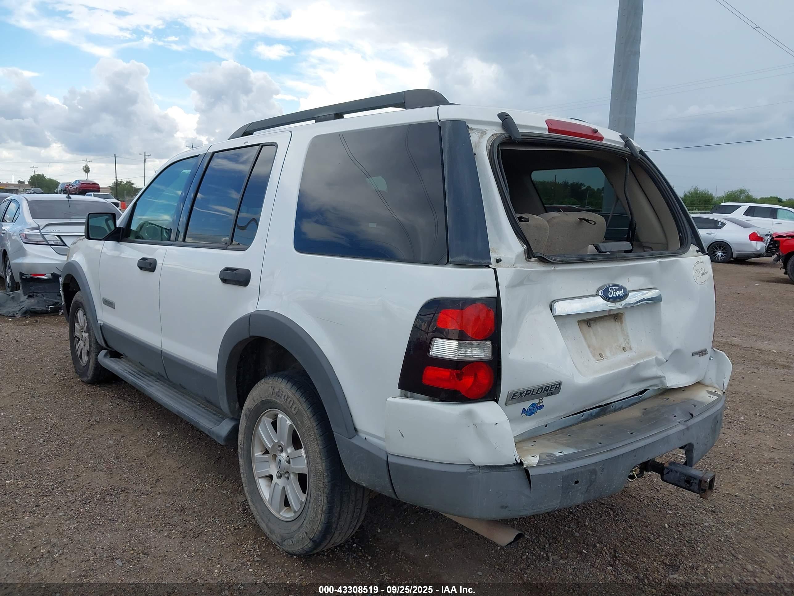 FORD EXPLORER image 3