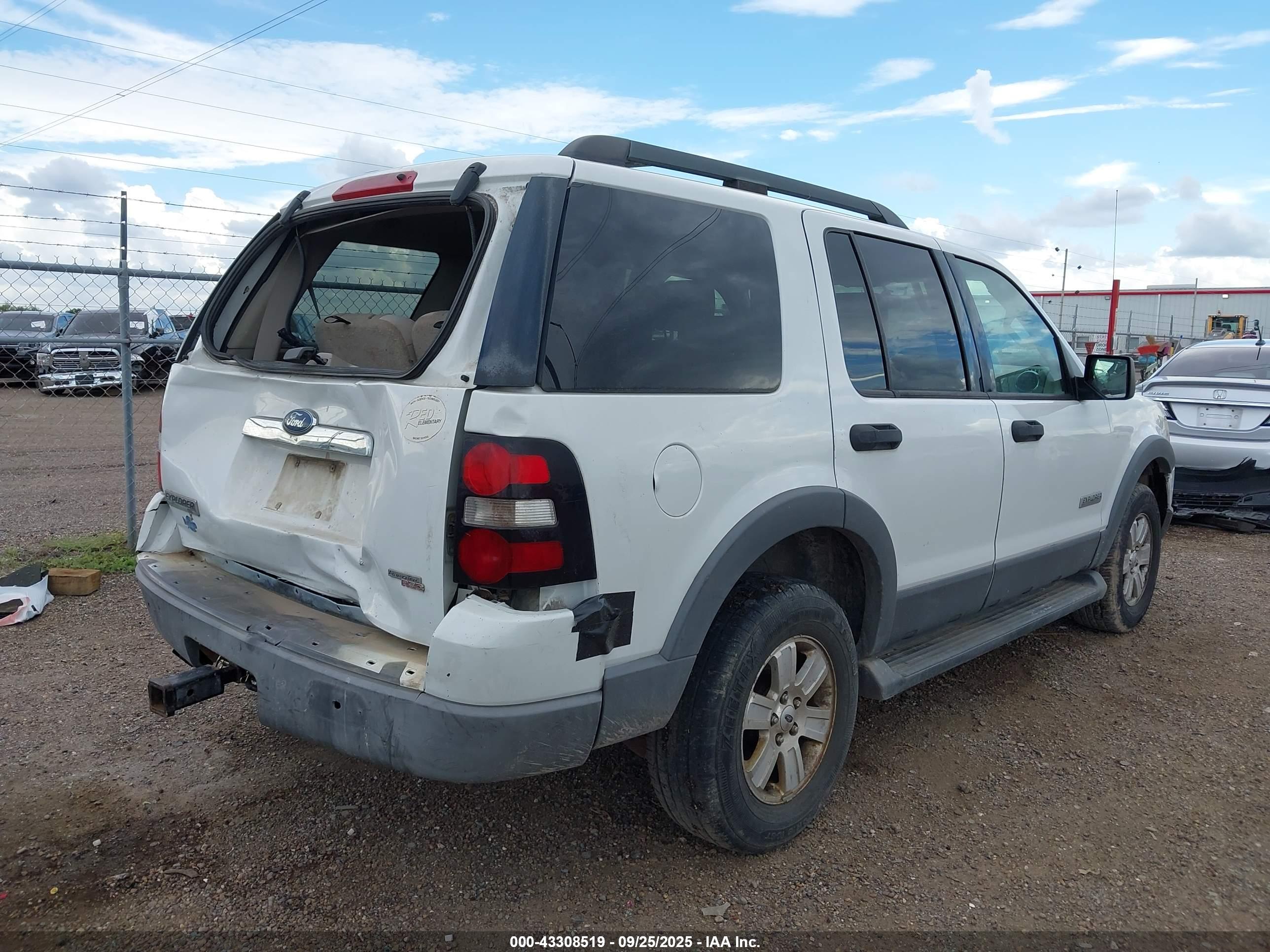 FORD EXPLORER image 4