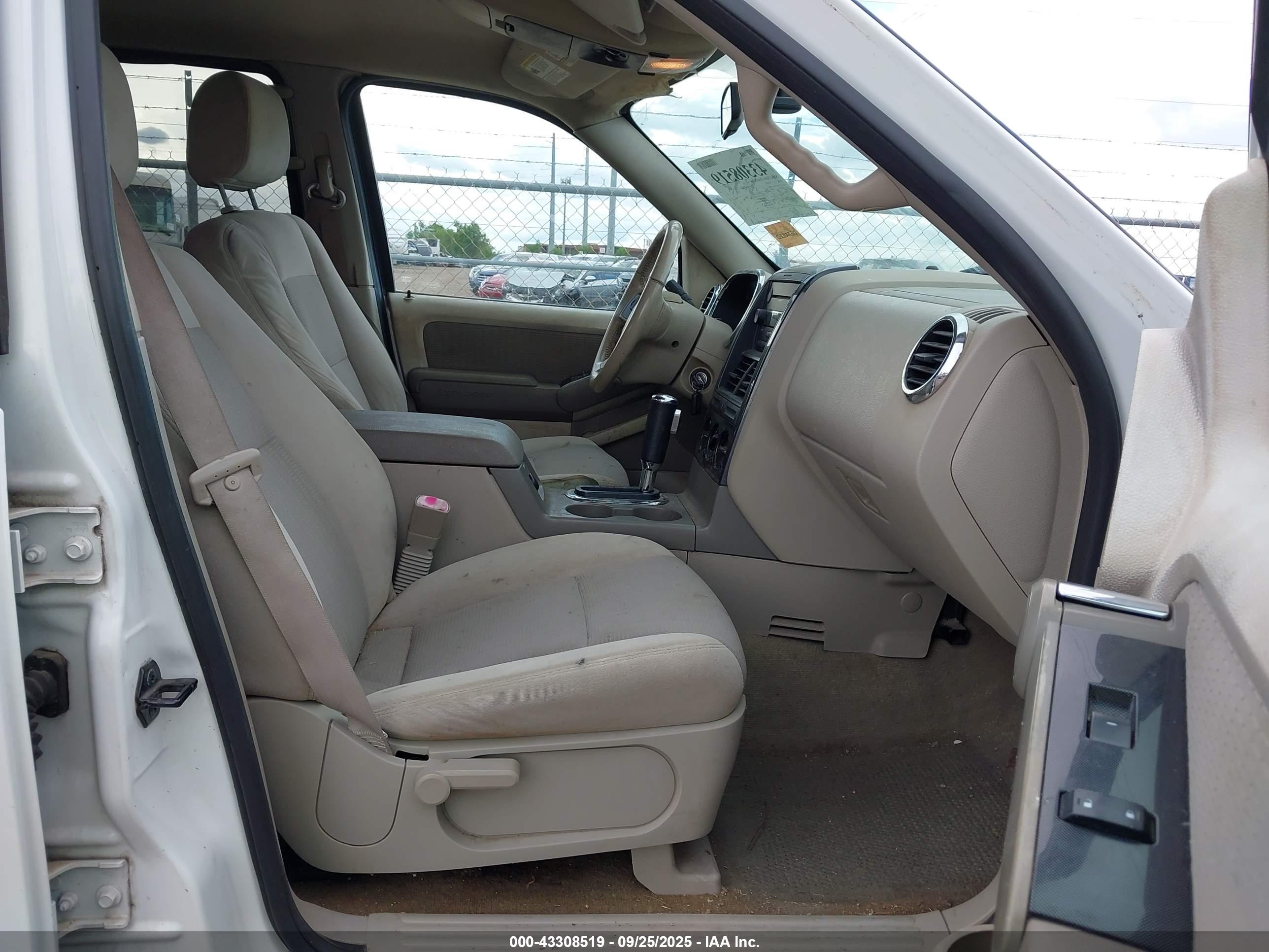 FORD EXPLORER image 5