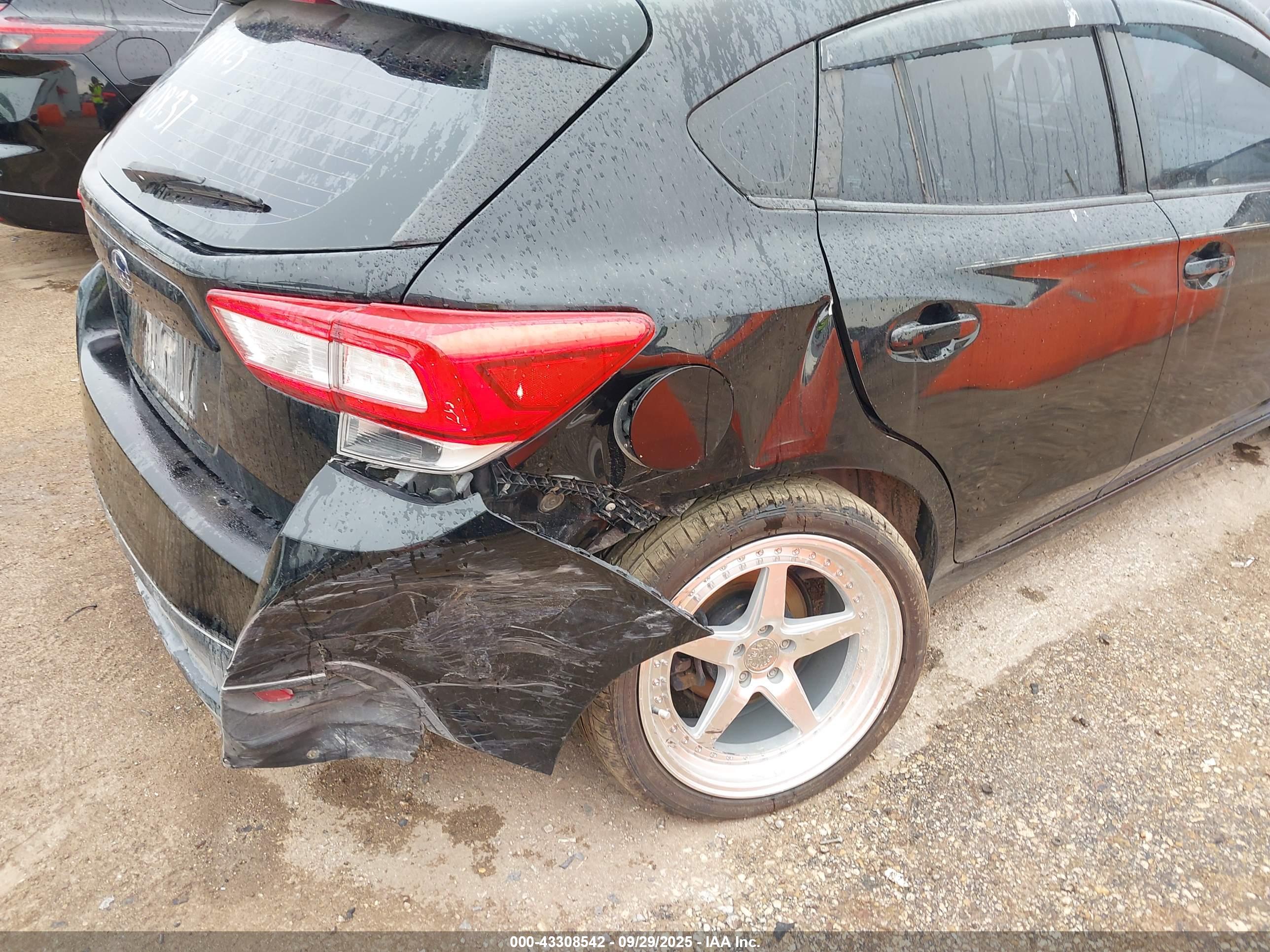 SUBARU IMPREZA image 6