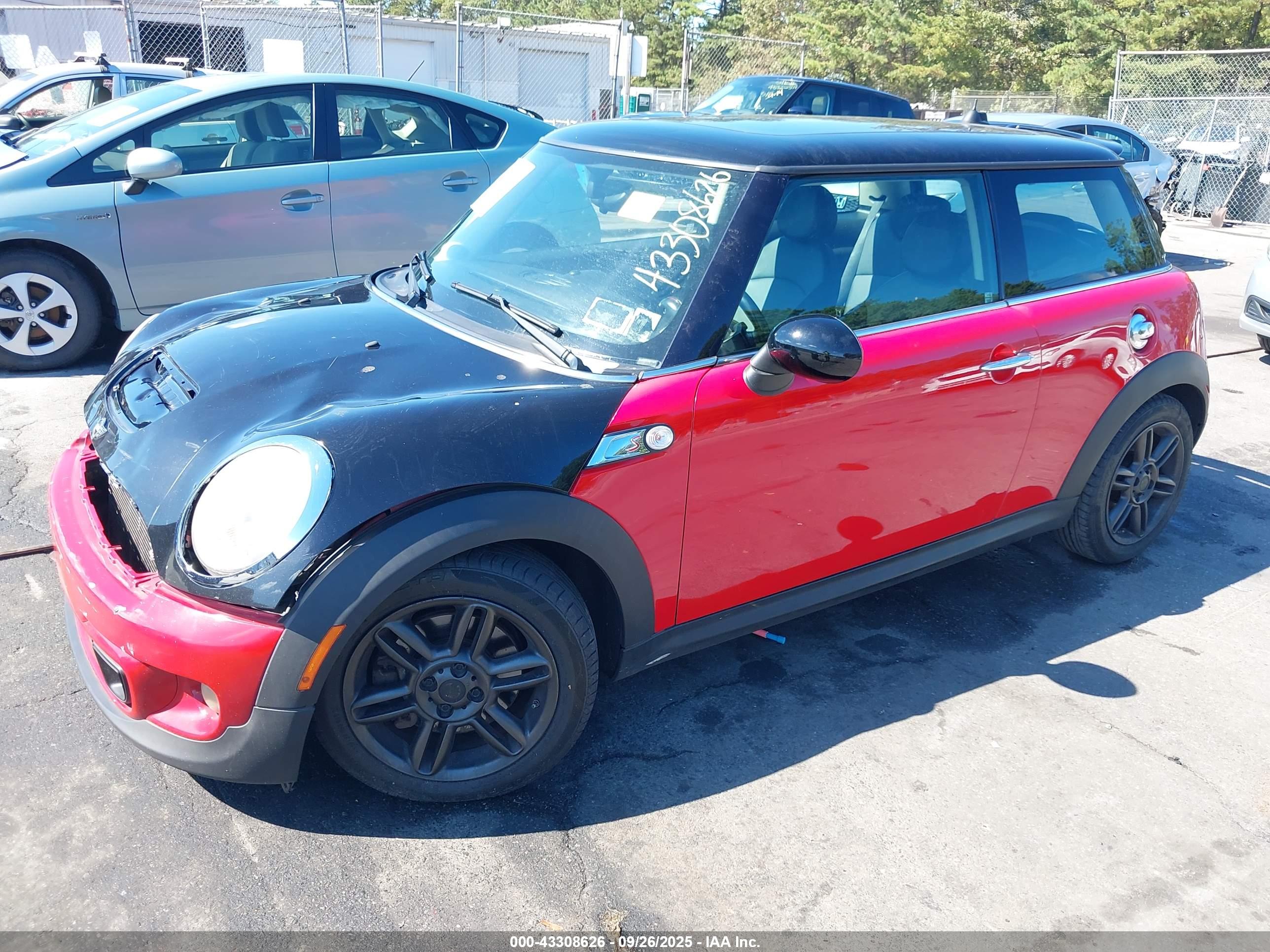 MINI COOPER image 2