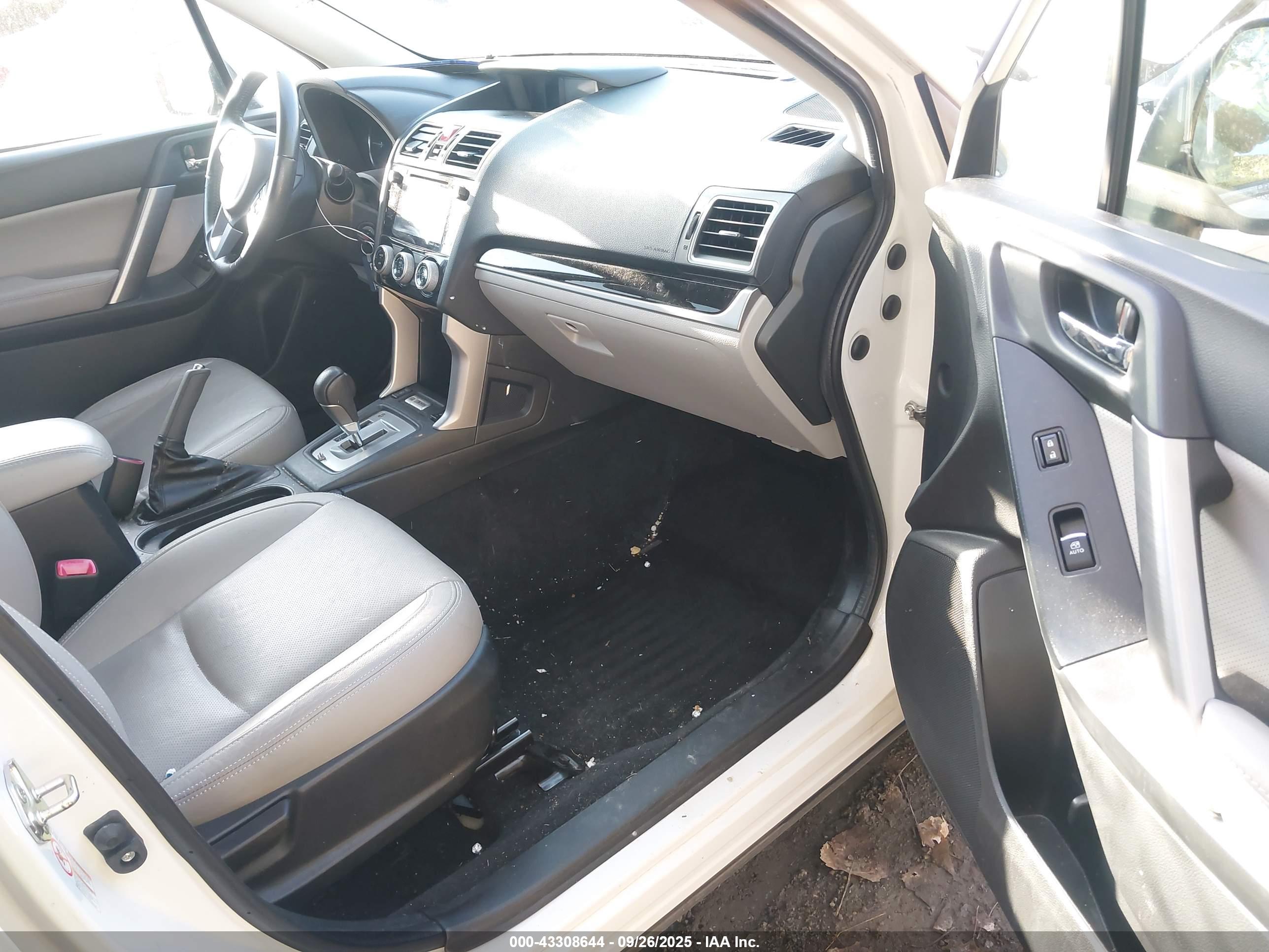 SUBARU FORESTER image 5
