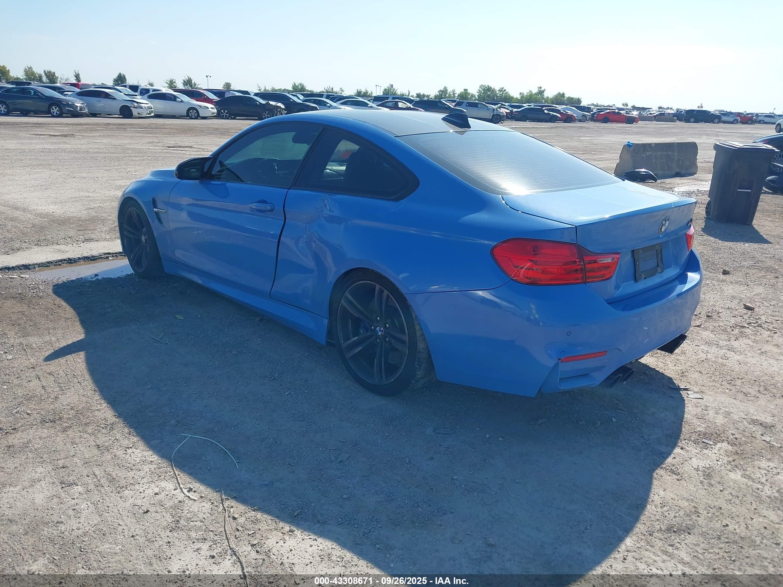 BMW M4 image 3