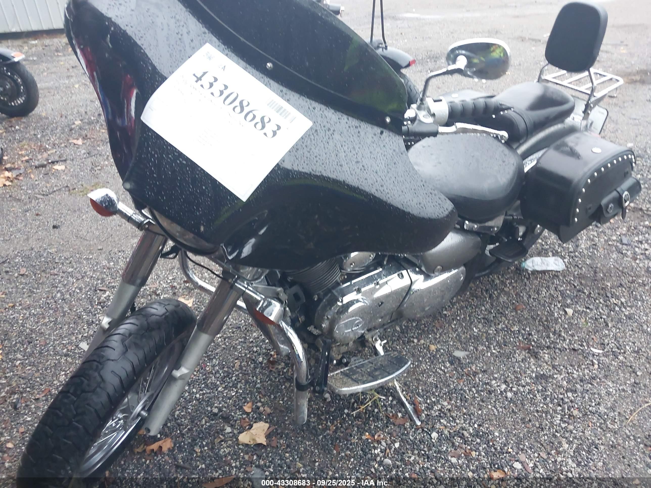 SUZUKI VL800 image 2