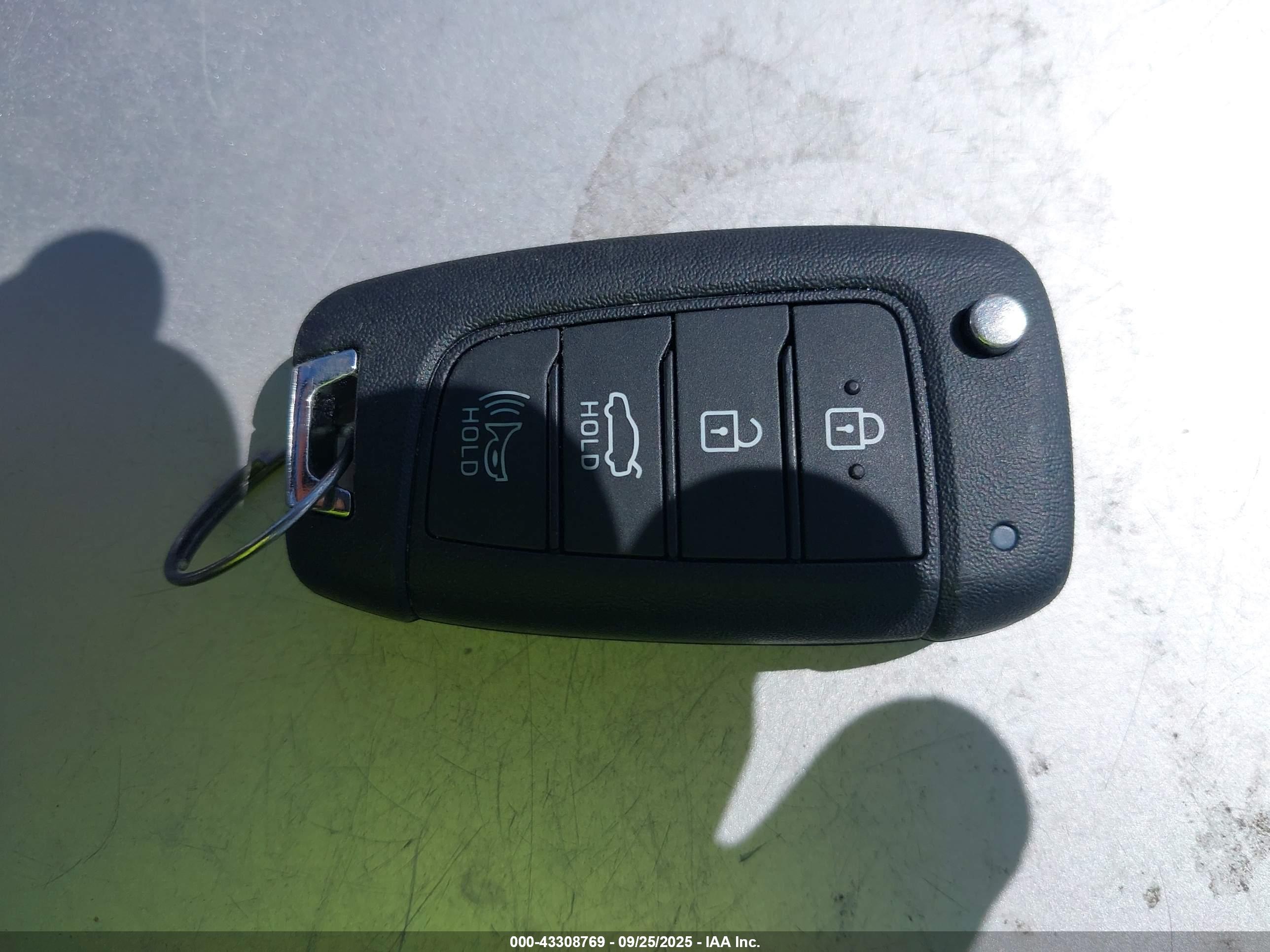 HYUNDAI ELANTRA image 11