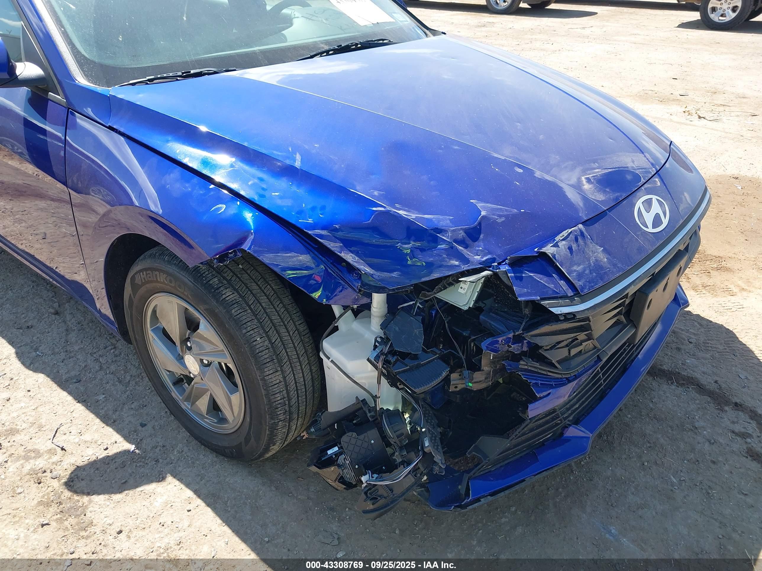 HYUNDAI ELANTRA image 6