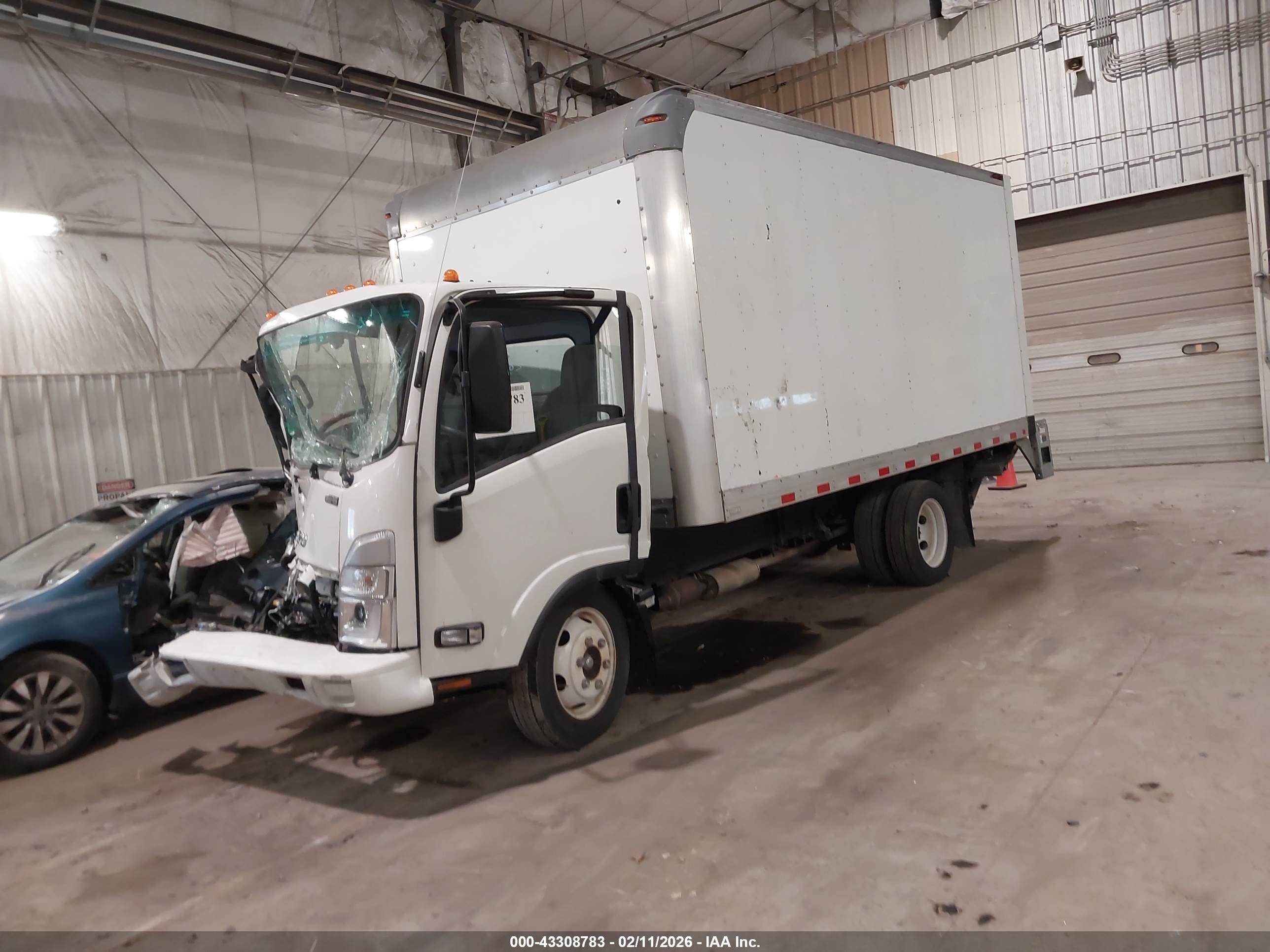 ISUZU NPR image 2