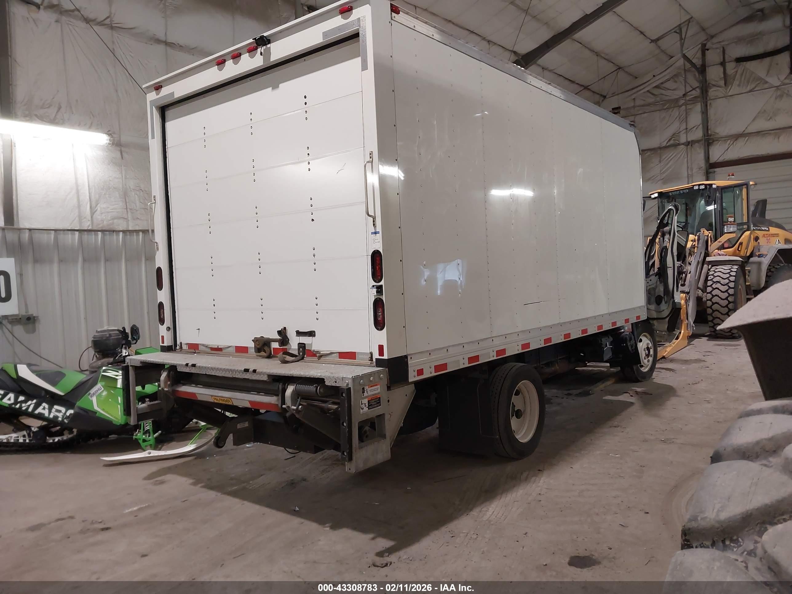ISUZU NPR image 4