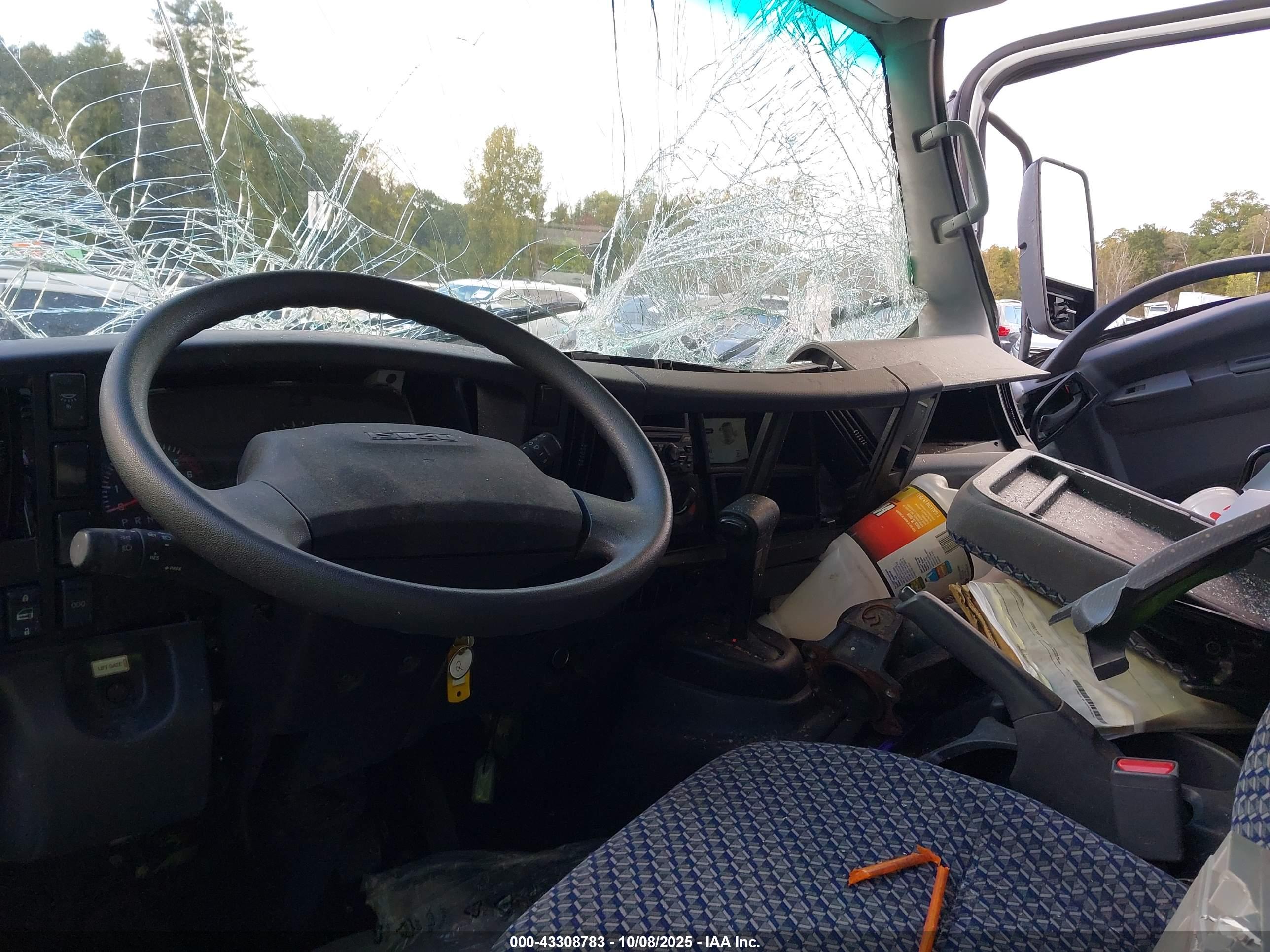 ISUZU NPR image 7
