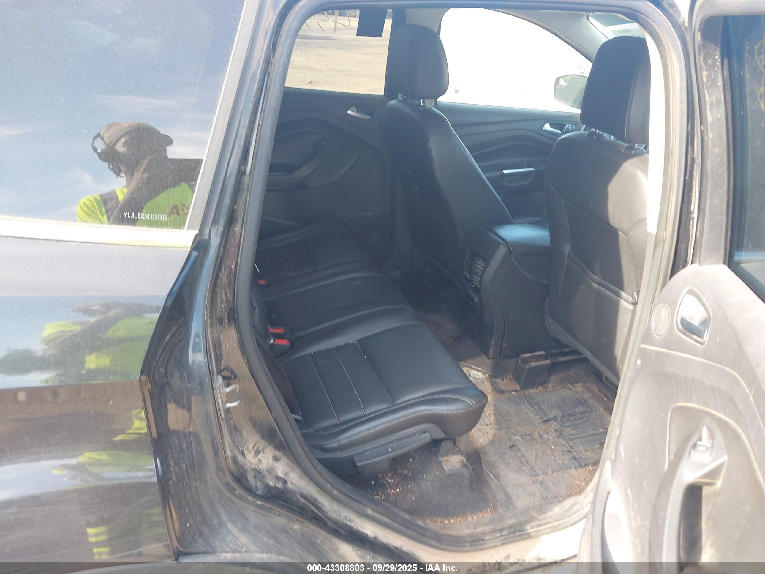 FORD ESCAPE image 8