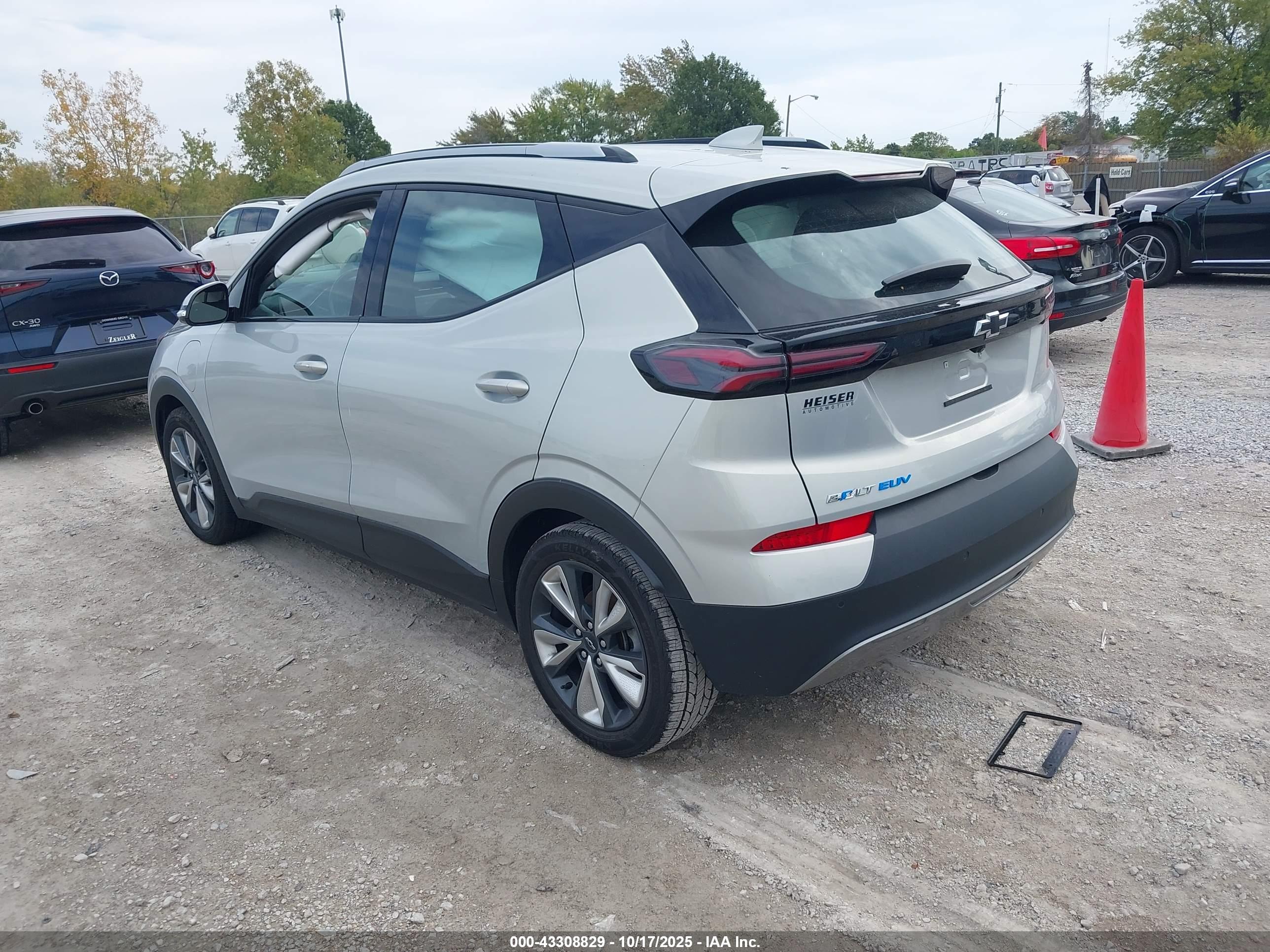 CHEVROLET BOLT image 3