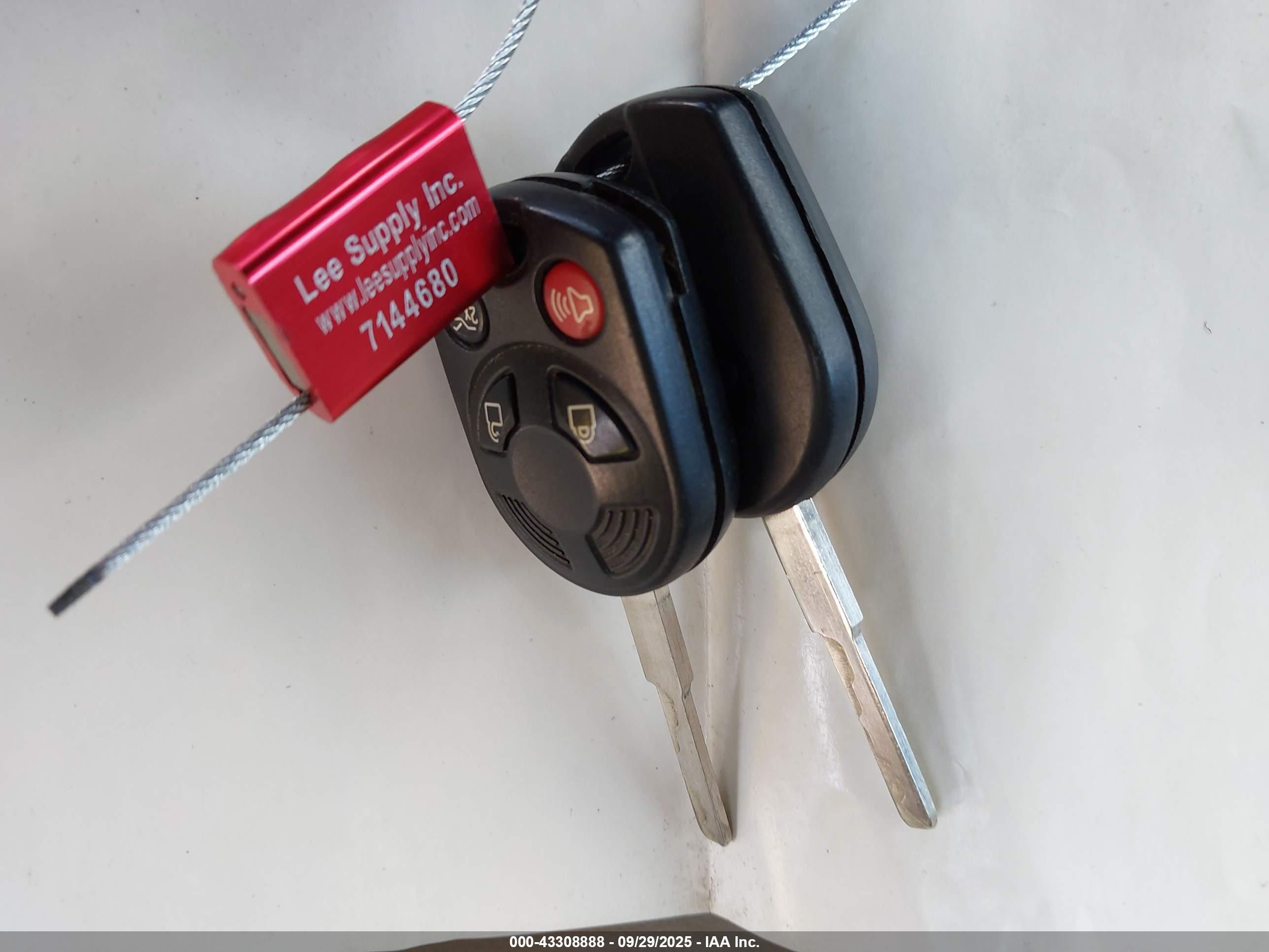 FORD ESCAPE image 11