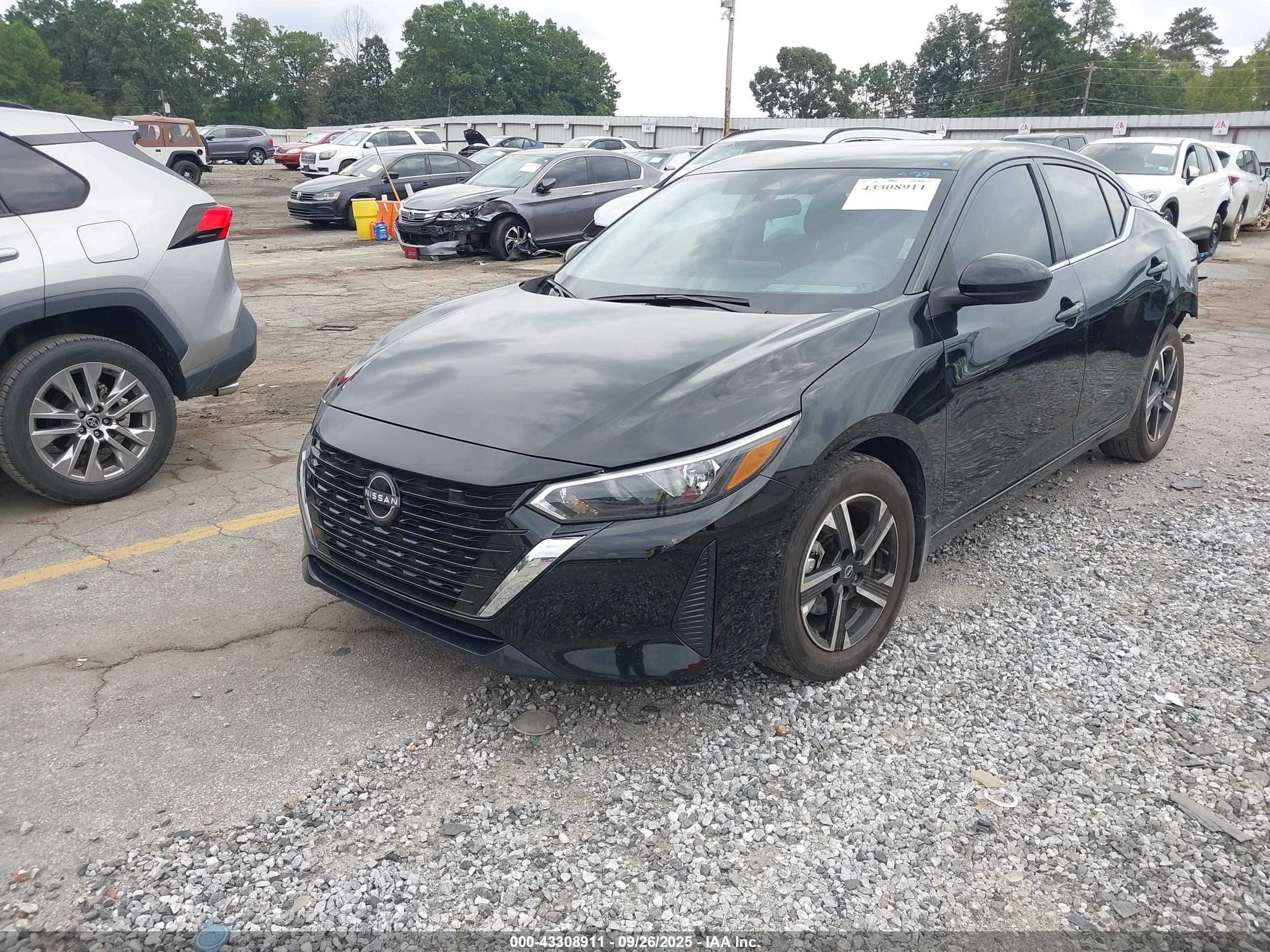NISSAN SENTRA image 2