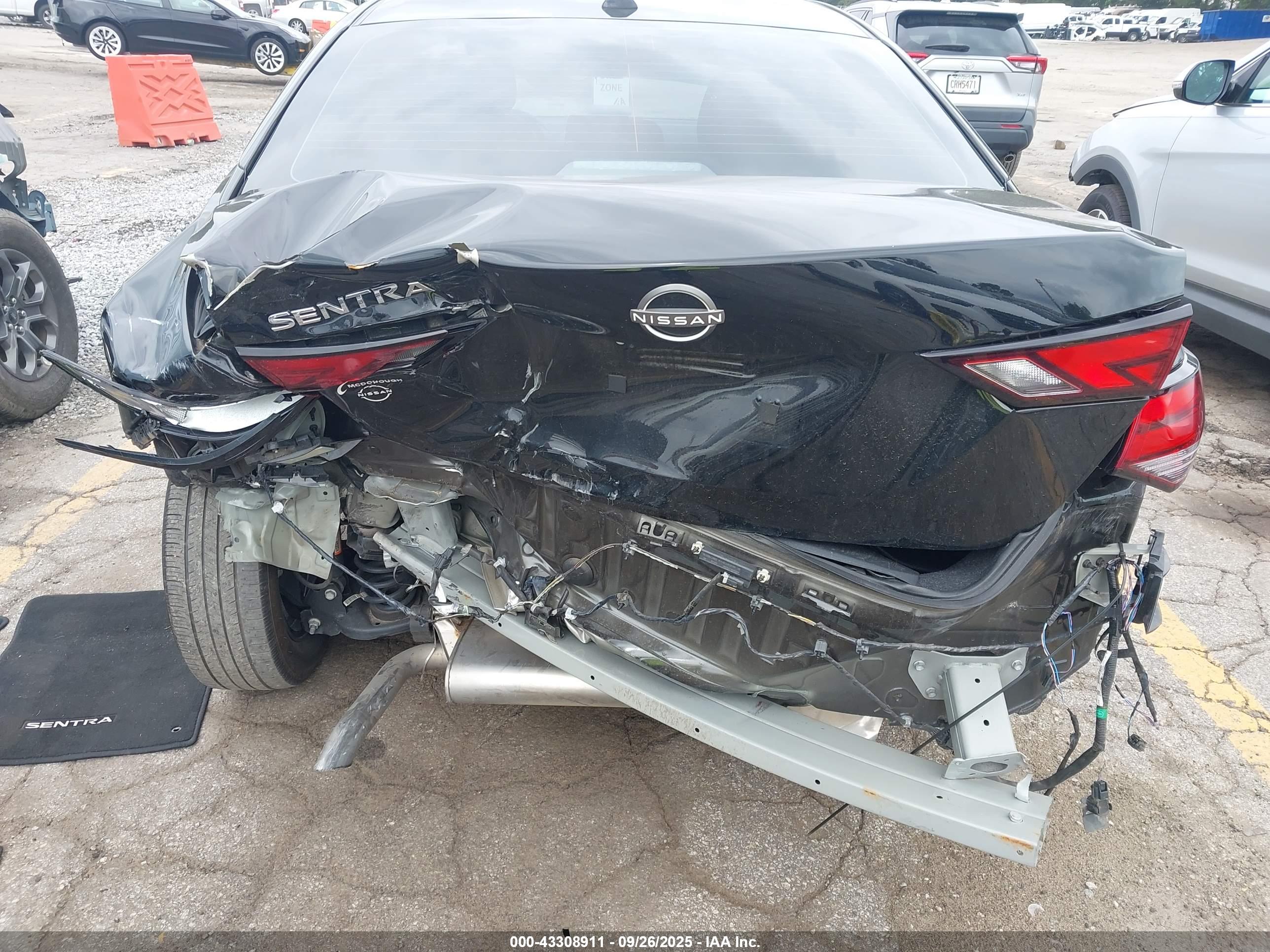 NISSAN SENTRA image 6