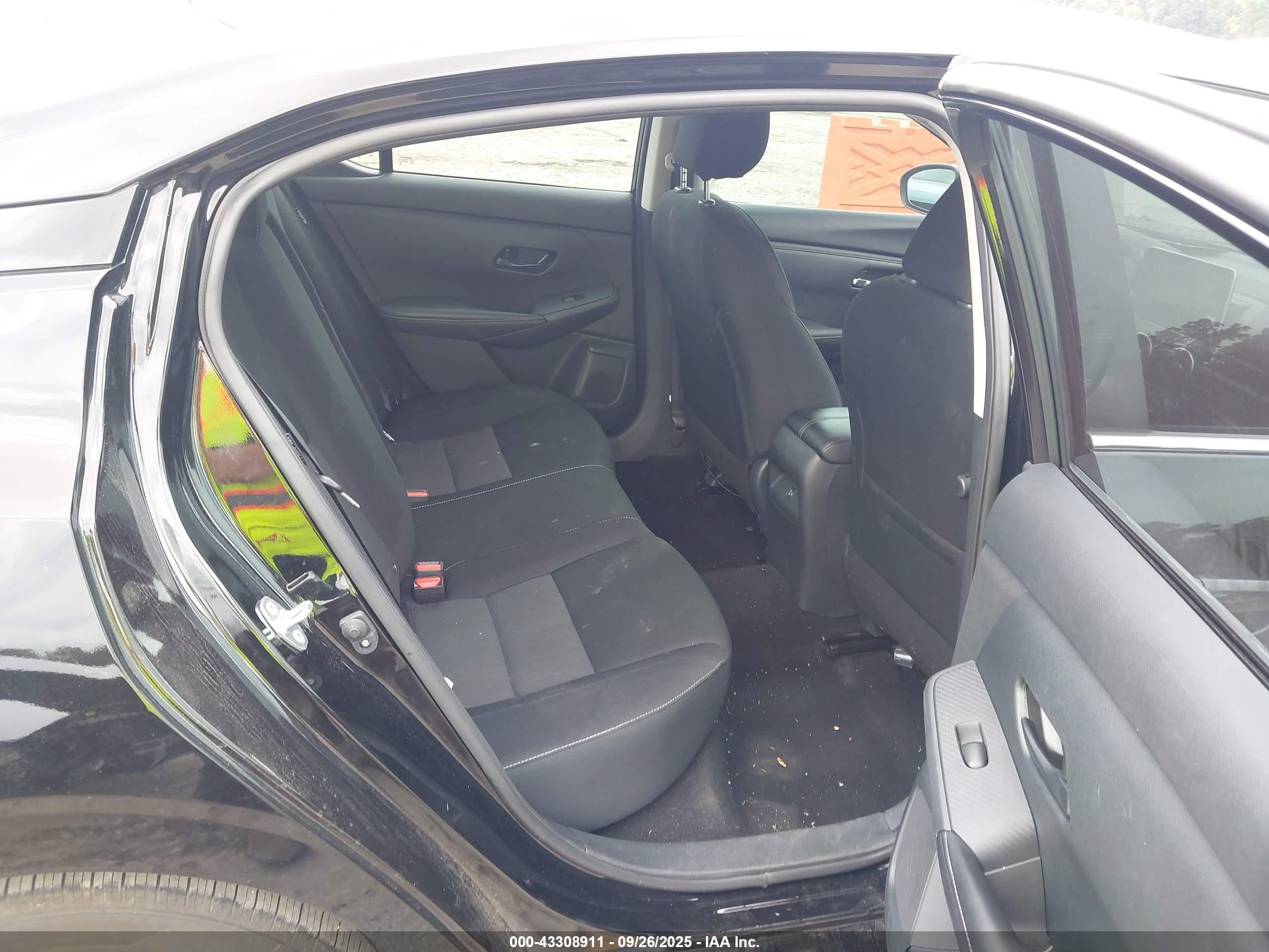 NISSAN SENTRA image 8
